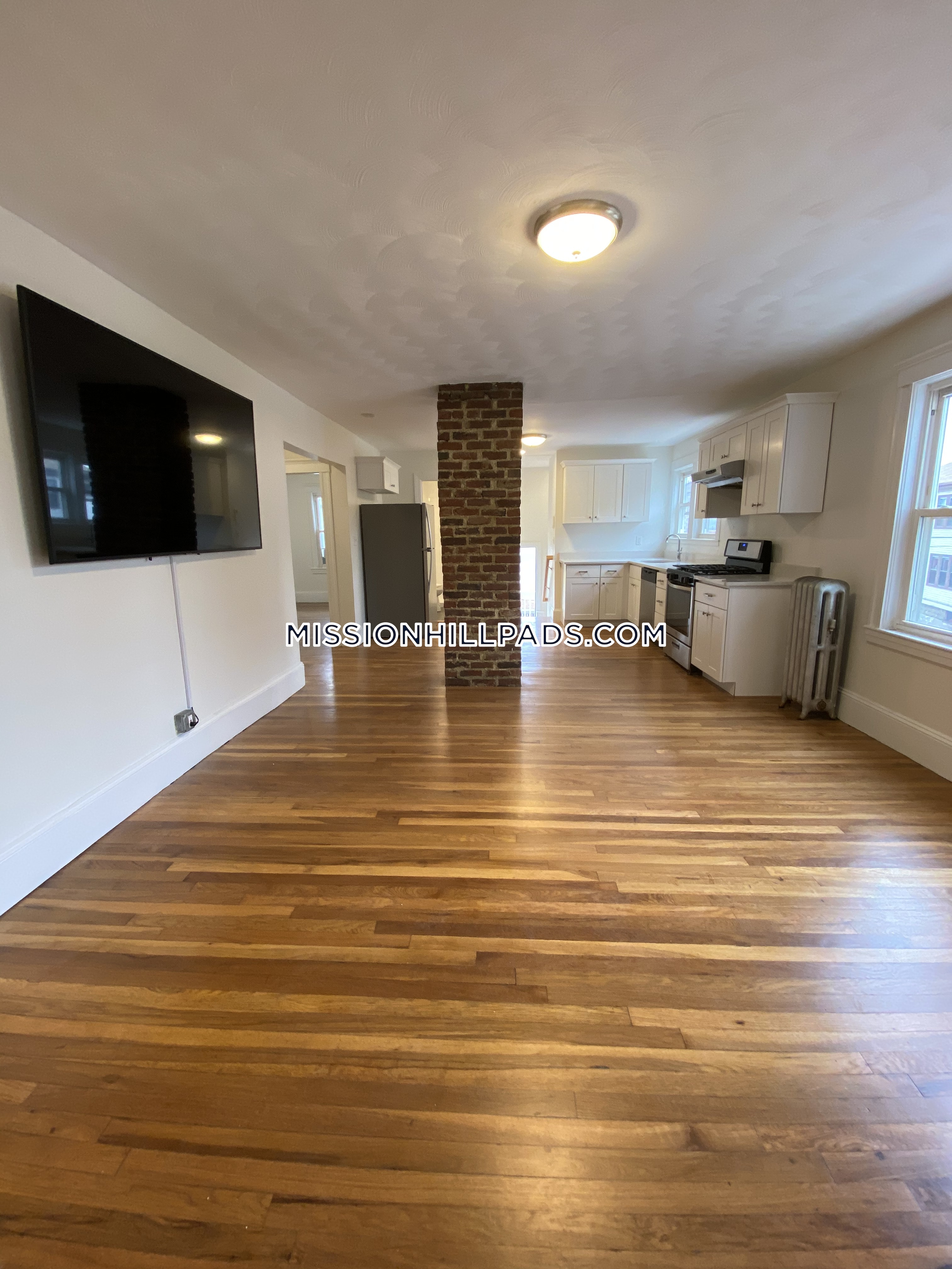 183 Hillside St, Mission Hill