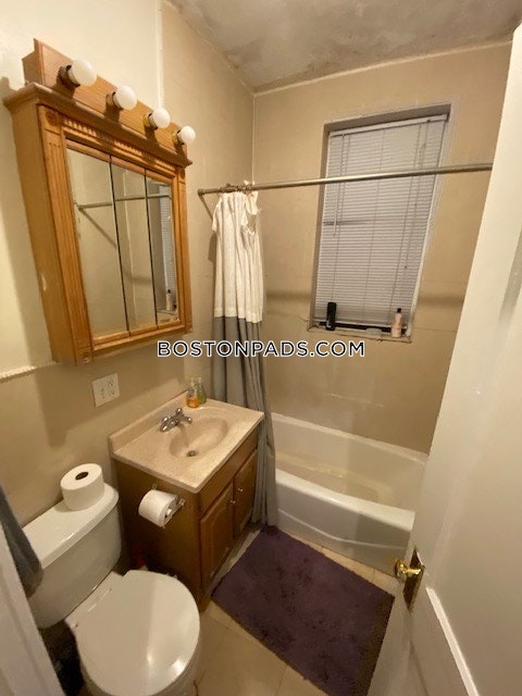 204 Hemenway St, Fenway