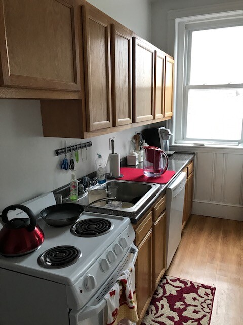 1589 Beacon St, Washington Square