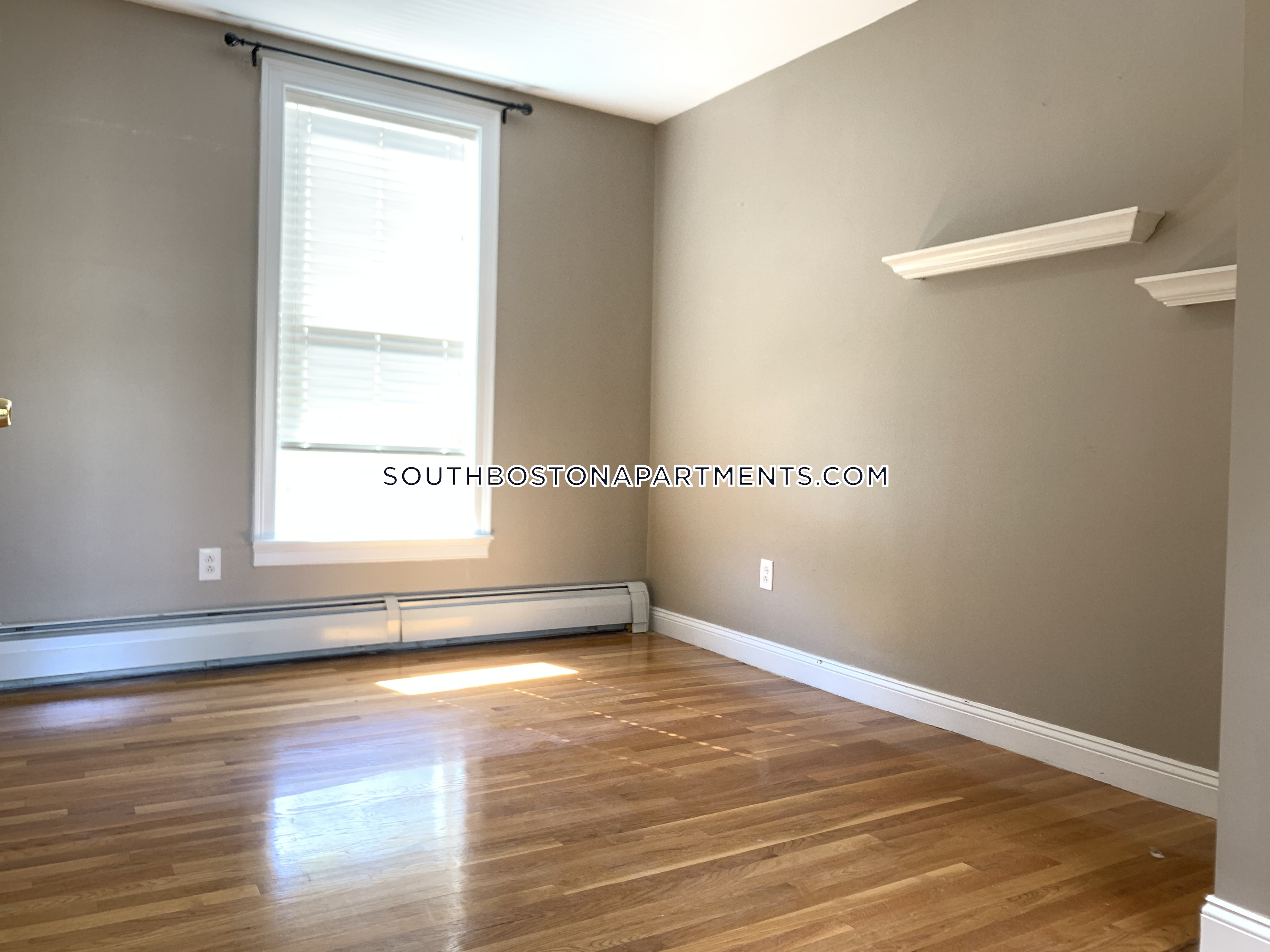 544 8th St, South Boston