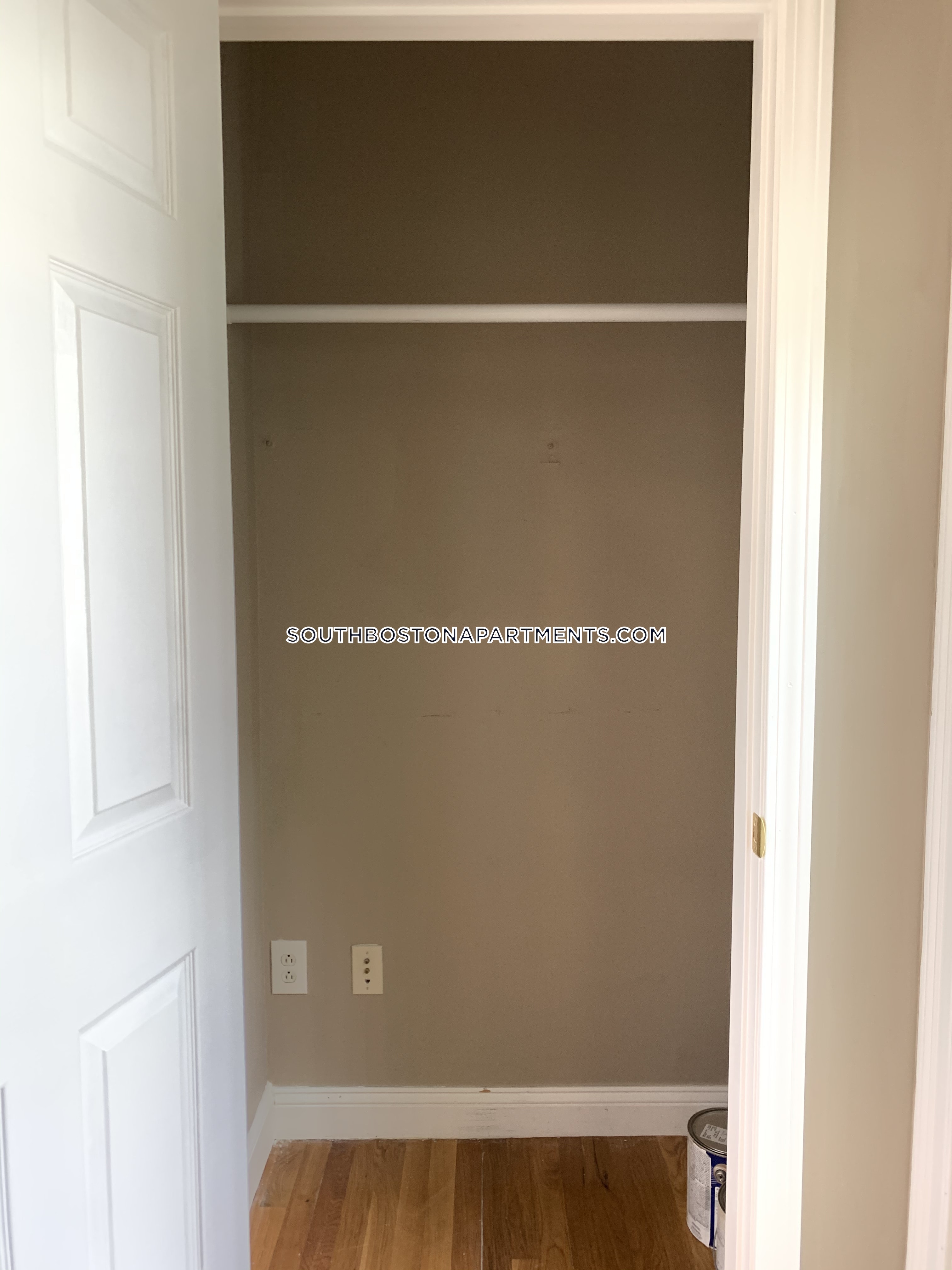 544 8th St, South Boston