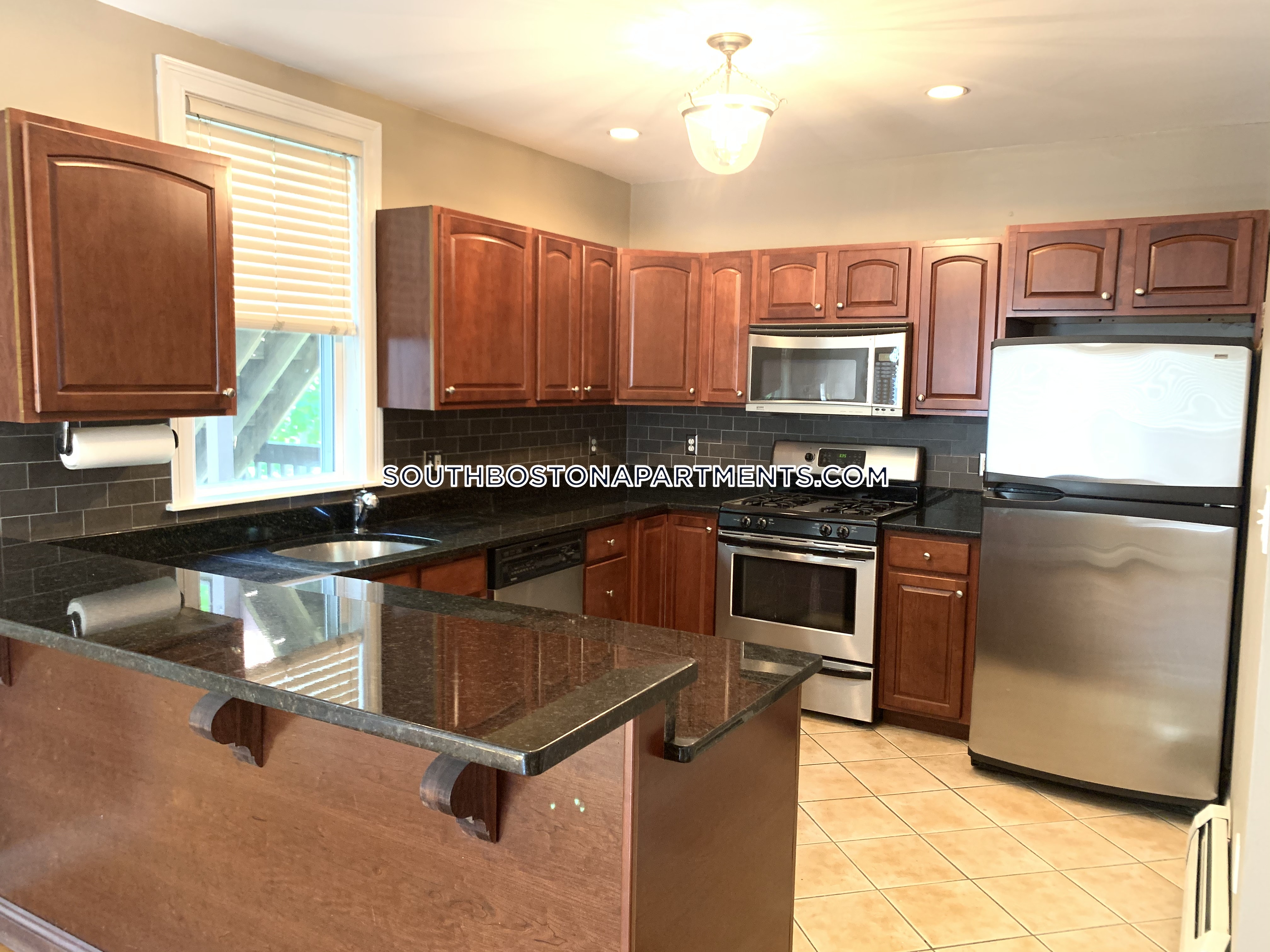 544 8th St, South Boston