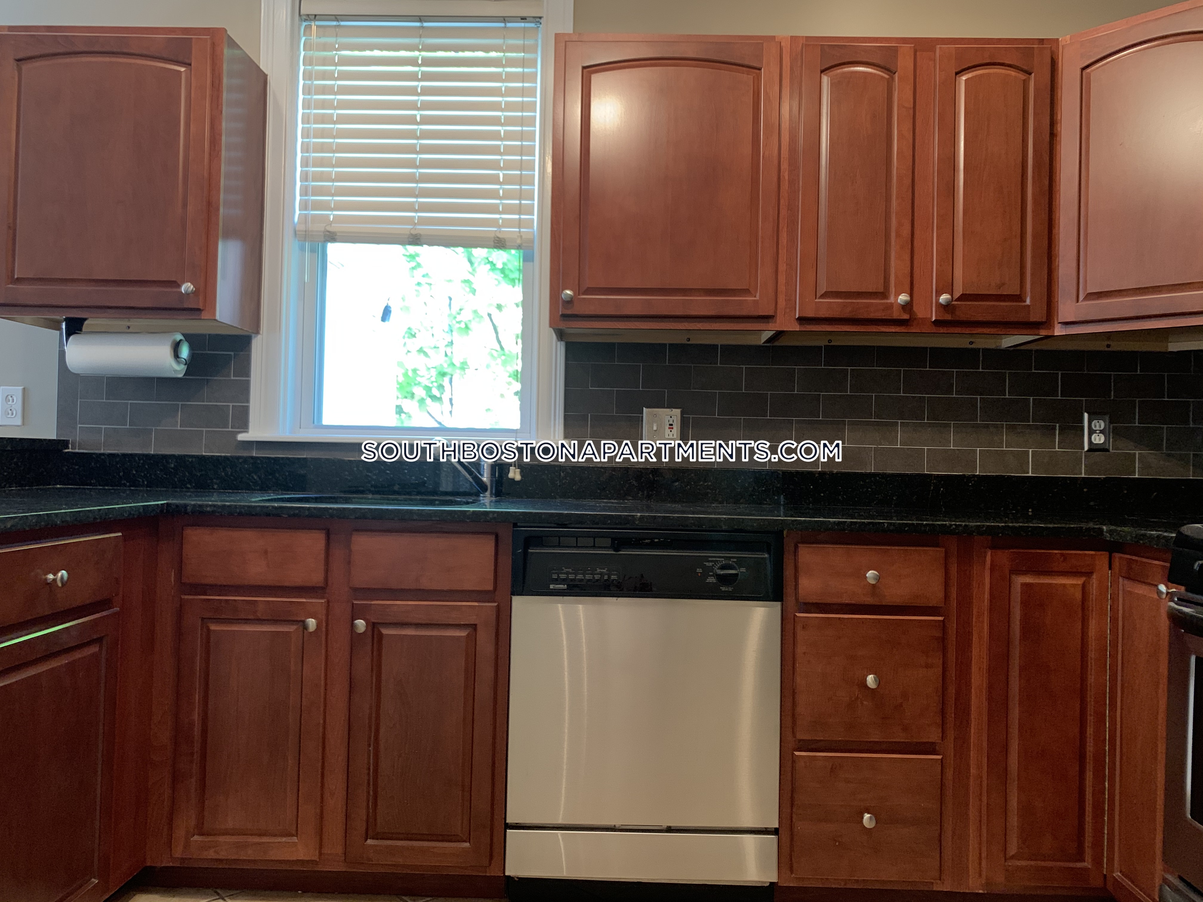 544 8th St, South Boston