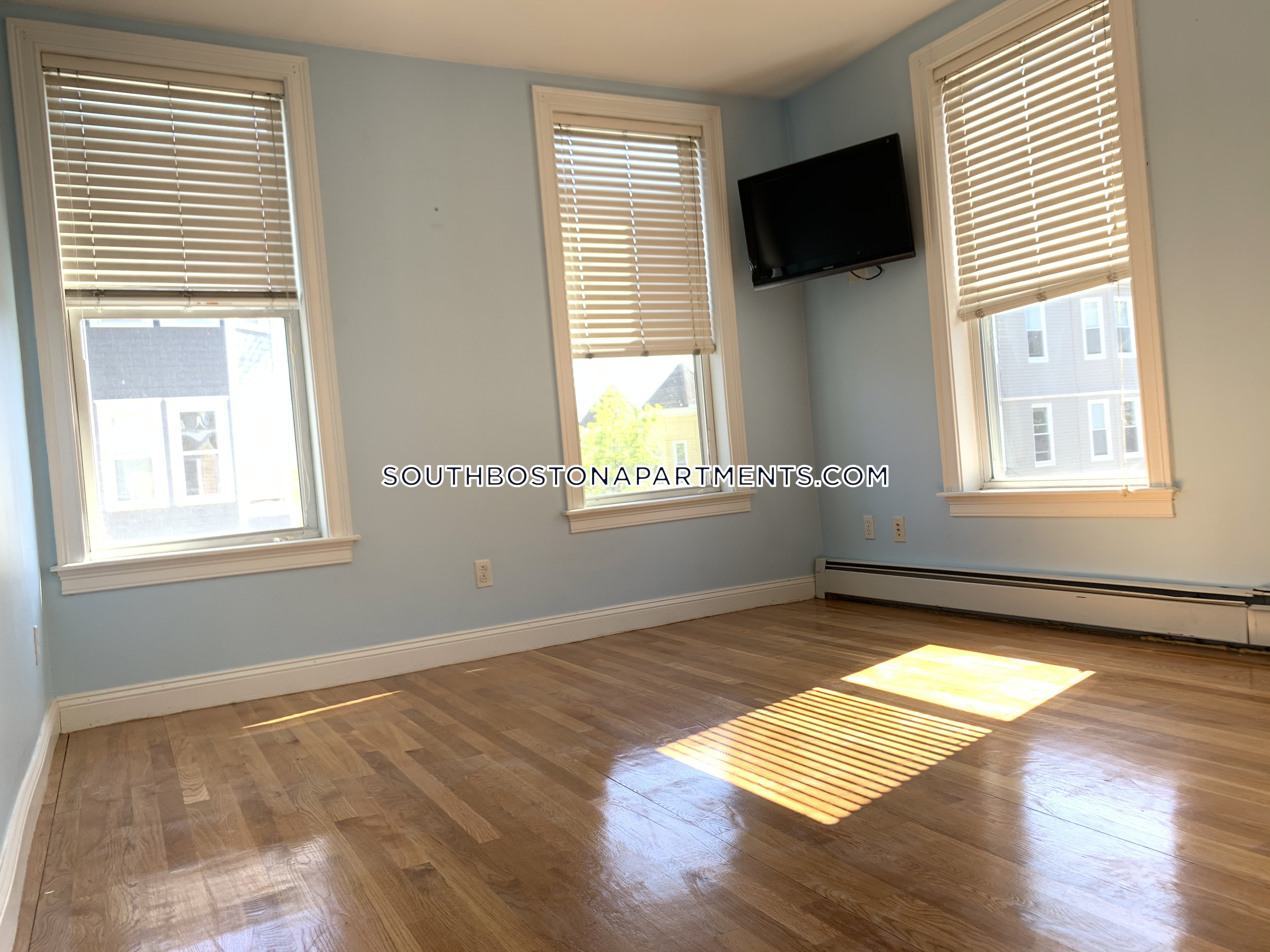 544 8th St, South Boston