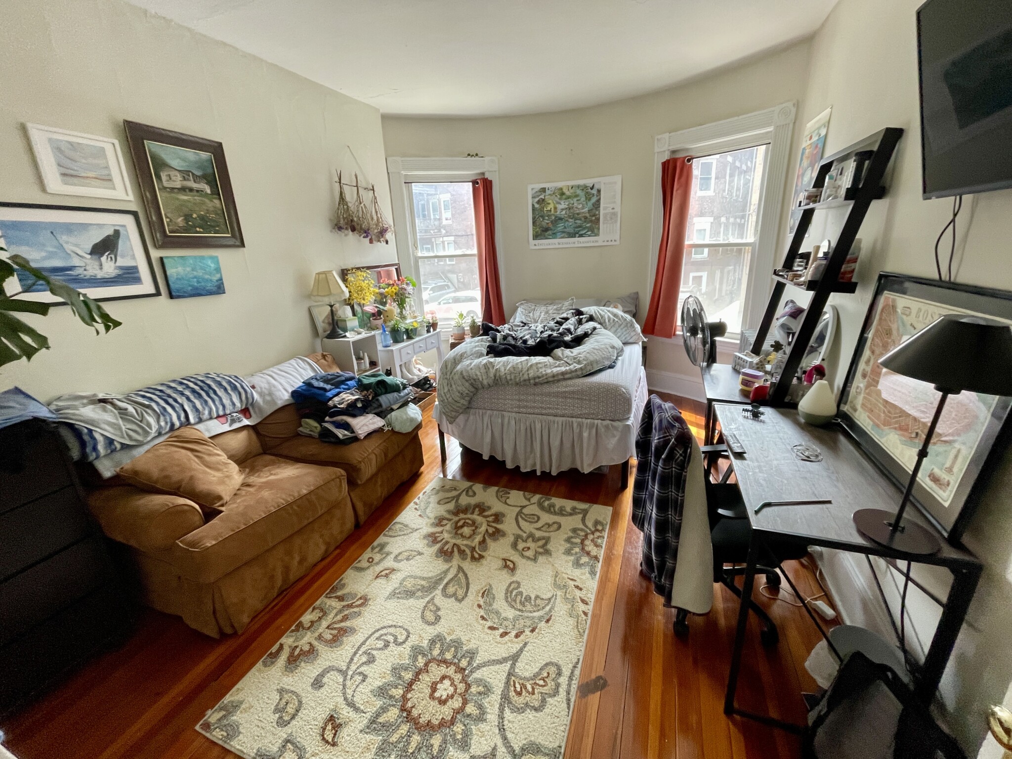 1581 Beacon St, Washington Square