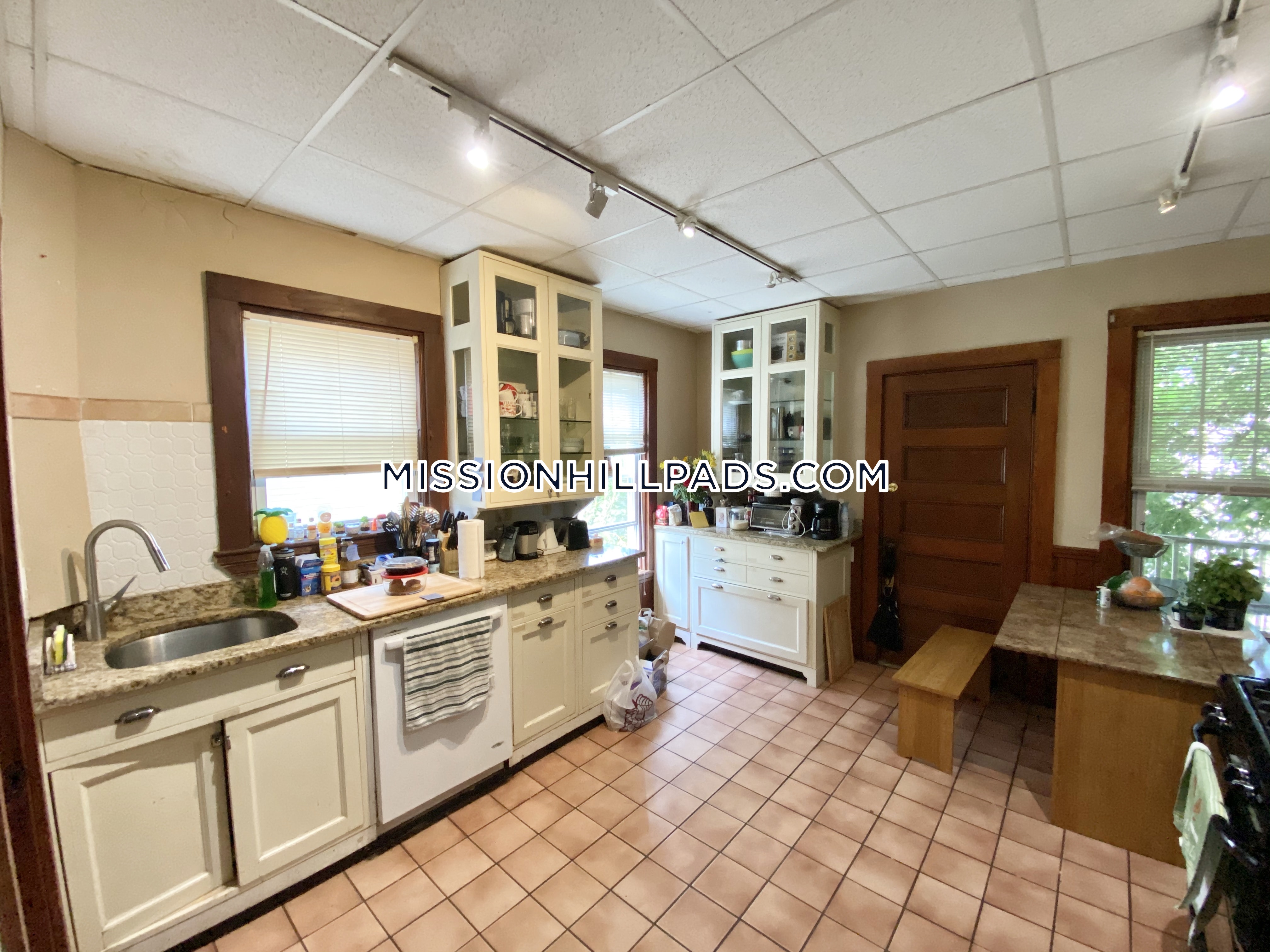 67 Hillside St, Mission Hill