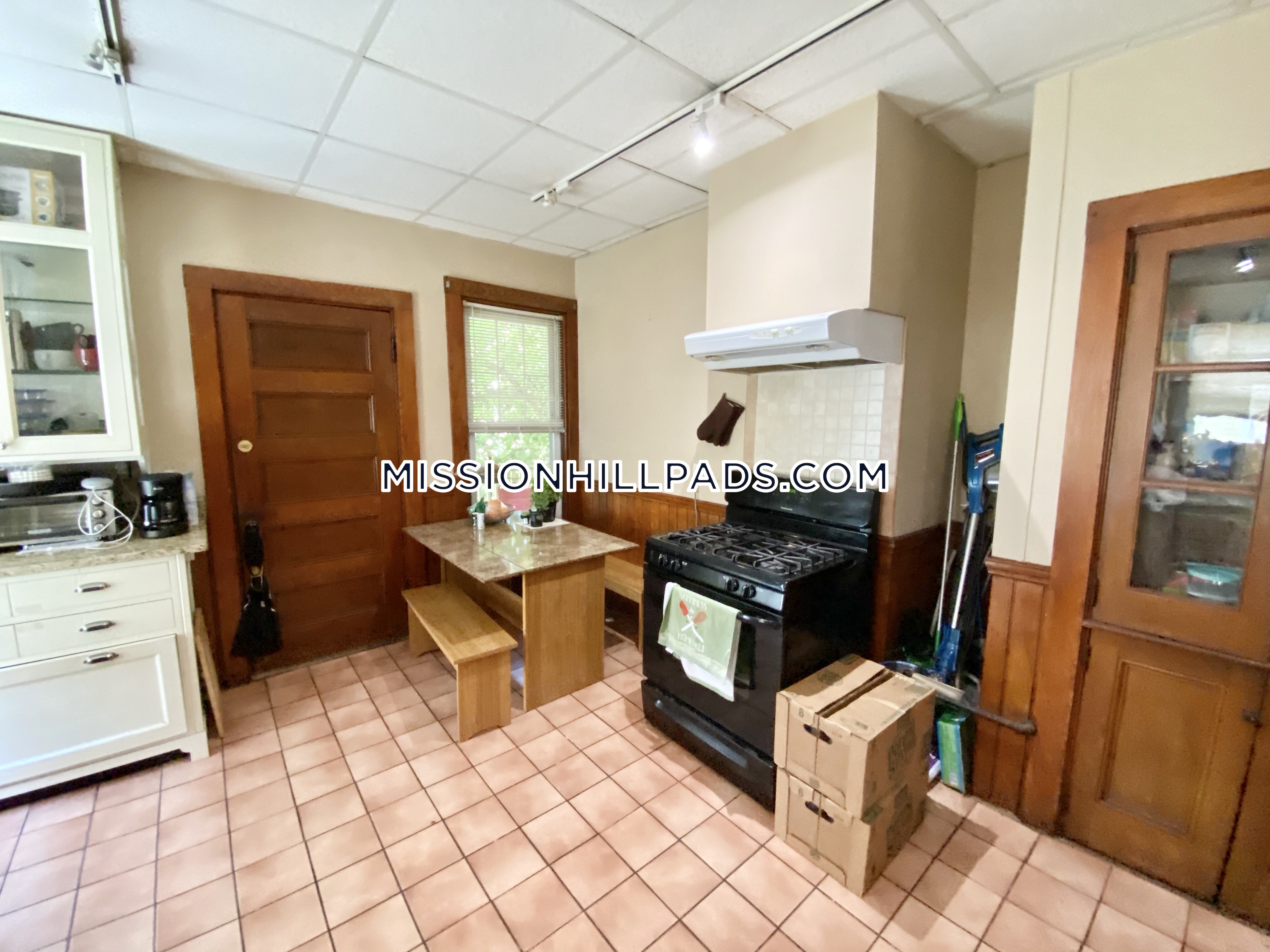 67 Hillside St, Mission Hill