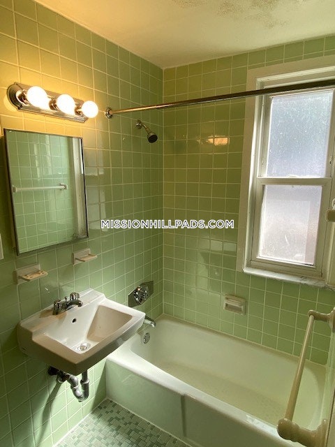 46 Huntington Ave, Mission Hill