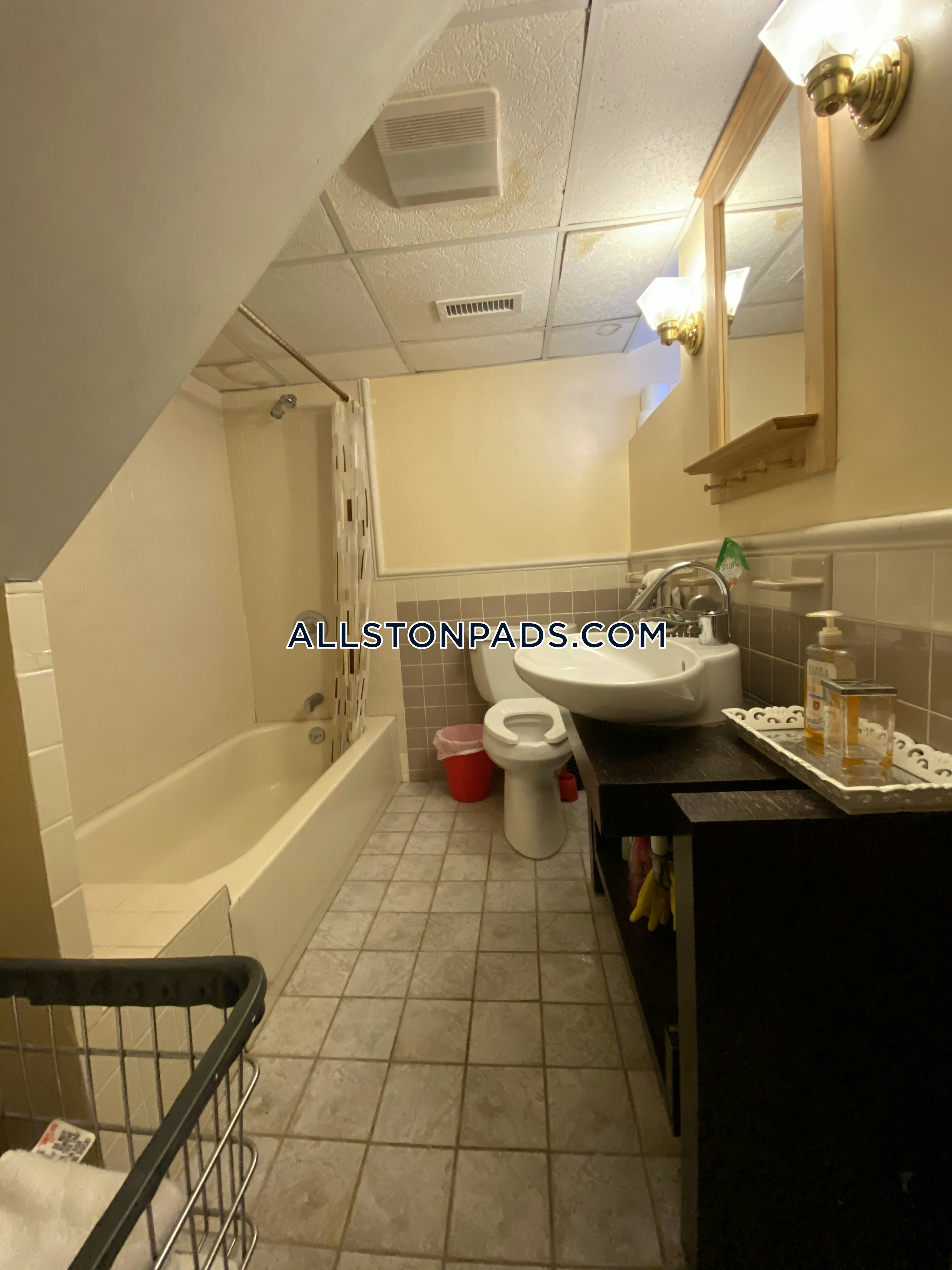 17 Holman St, Lower Allston