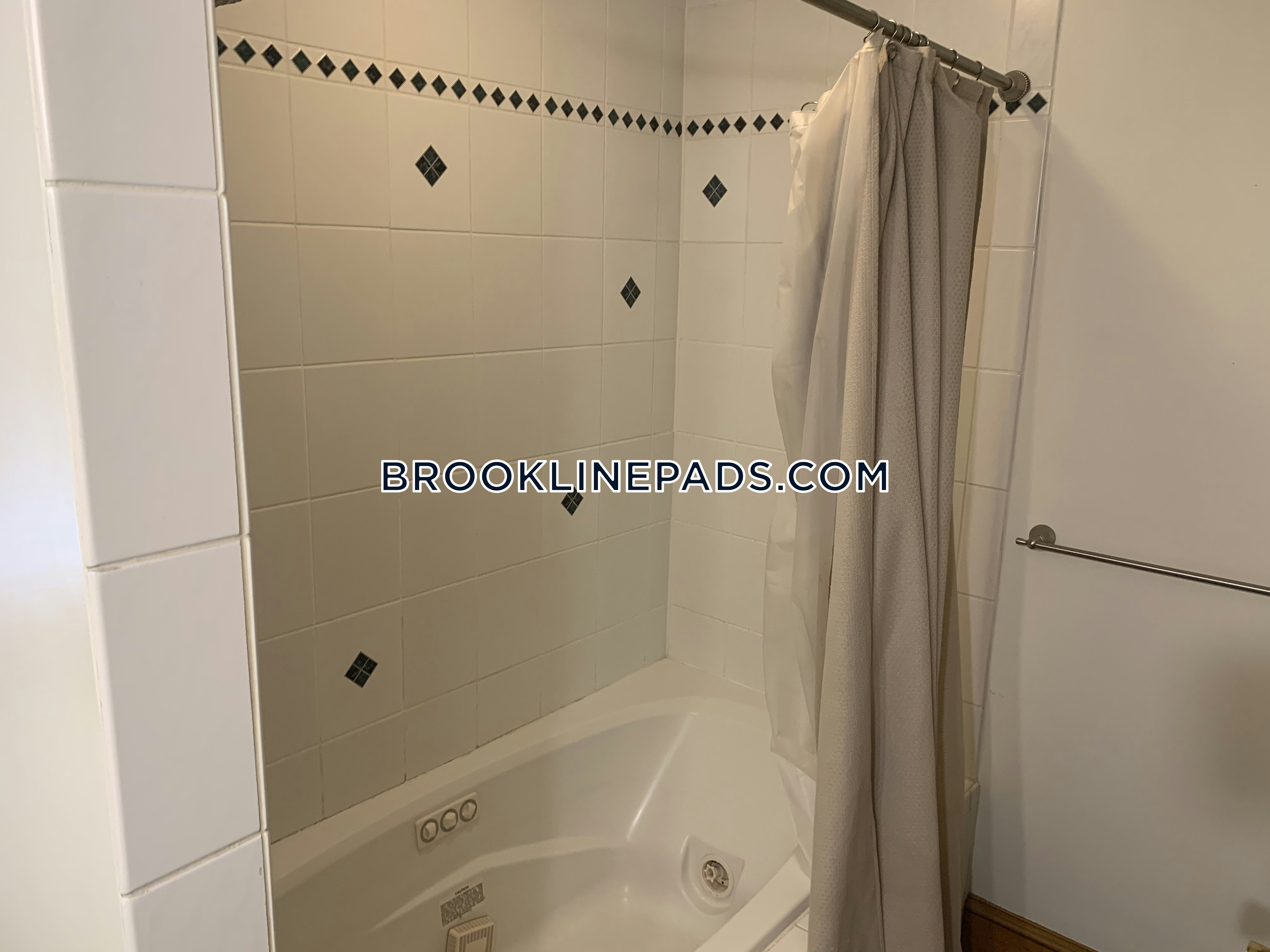 90 Browne St, North Brookline