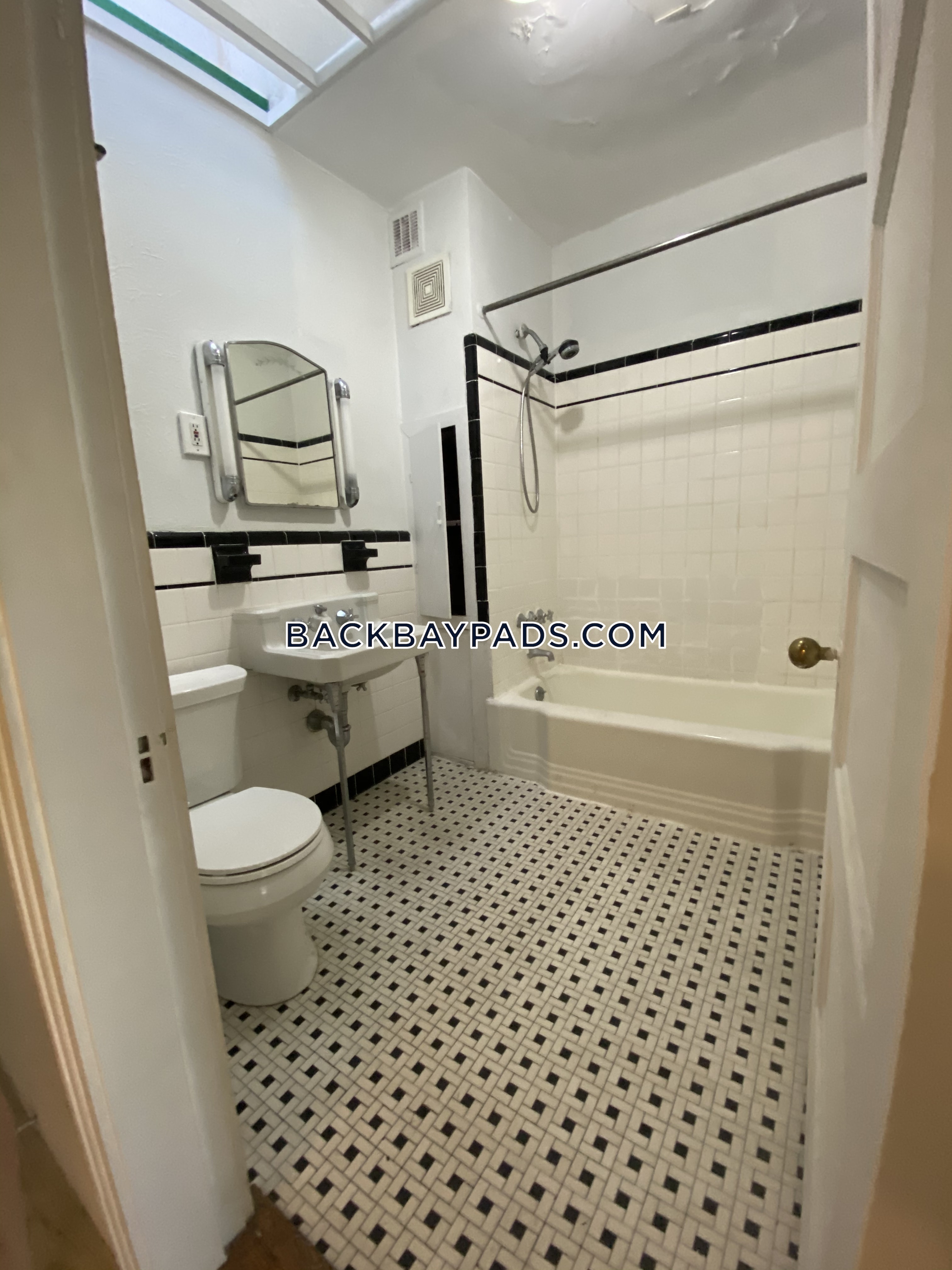 454 Beacon St, Back Bay