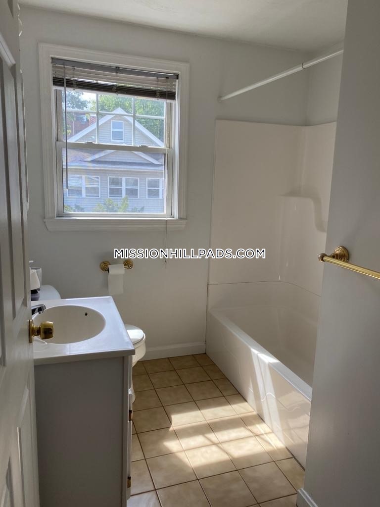 174 Calumet St, Mission Hill