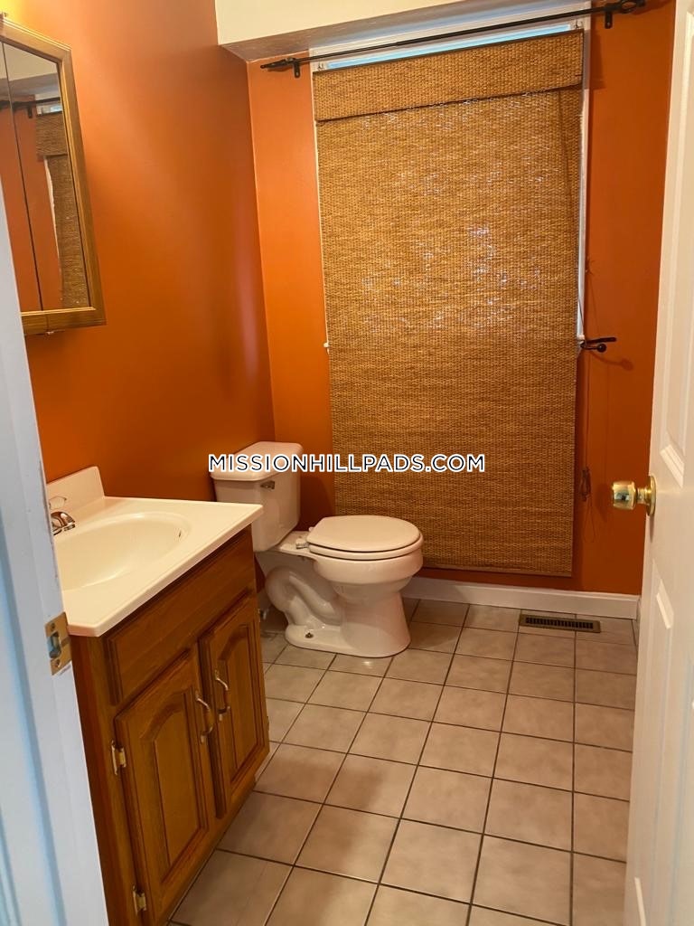 174 Calumet St, Mission Hill