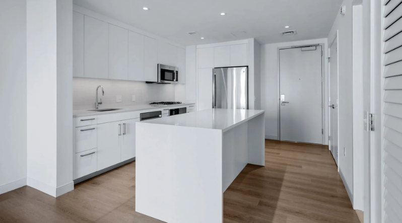 35 Lomasney Way, West End