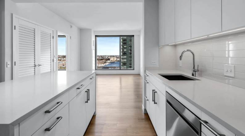 35 Lomasney Way, West End