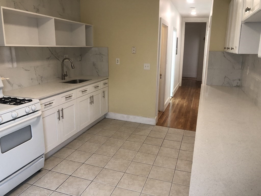 16 Creighton St, Jamaica Plain