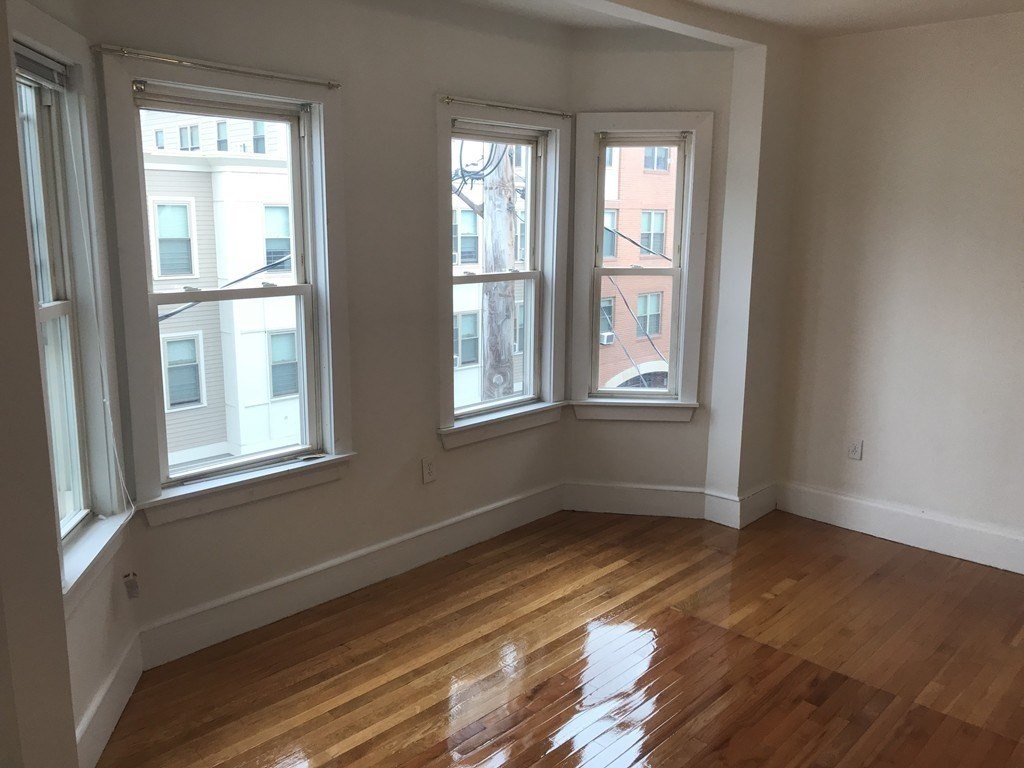 16 Creighton St, Jamaica Plain