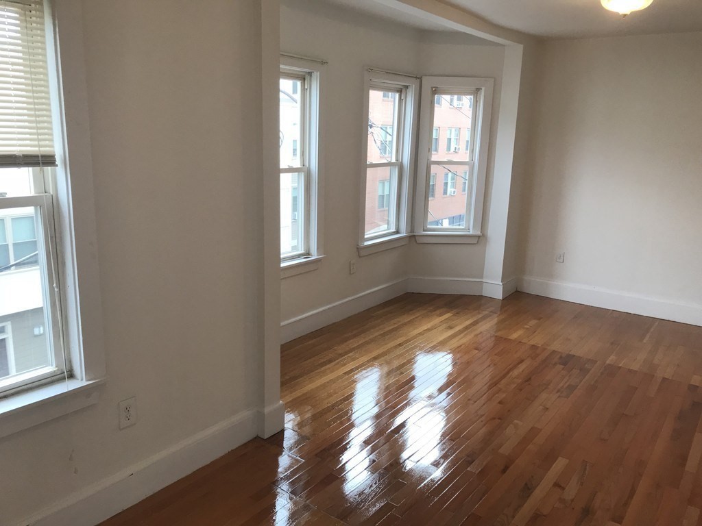 16 Creighton St, Jamaica Plain