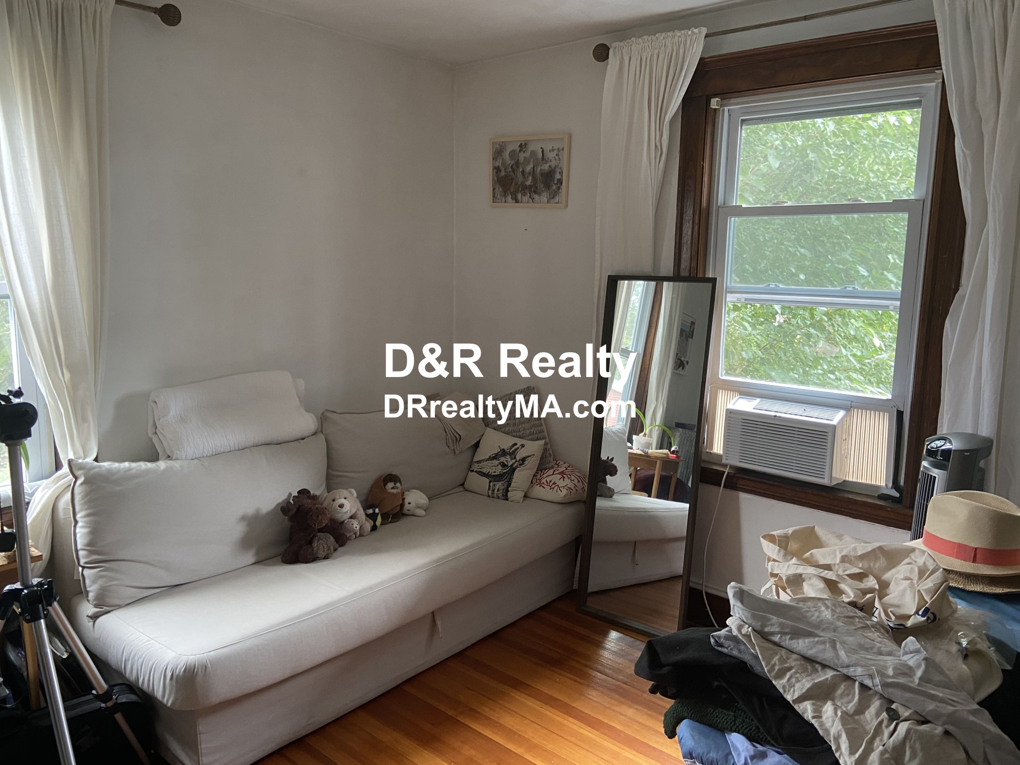 16 Montgomery St, Porter Square