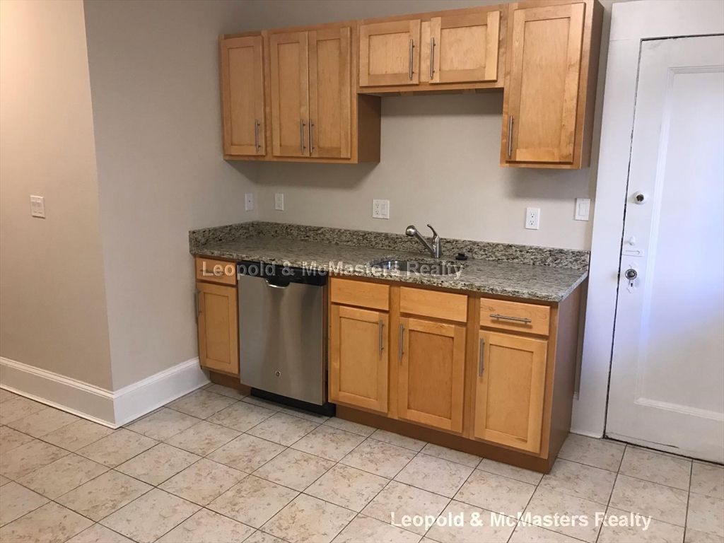 16 Short St, Coolidge Corner