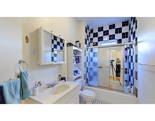 17 Chilcott Pl, Jamaica Plain