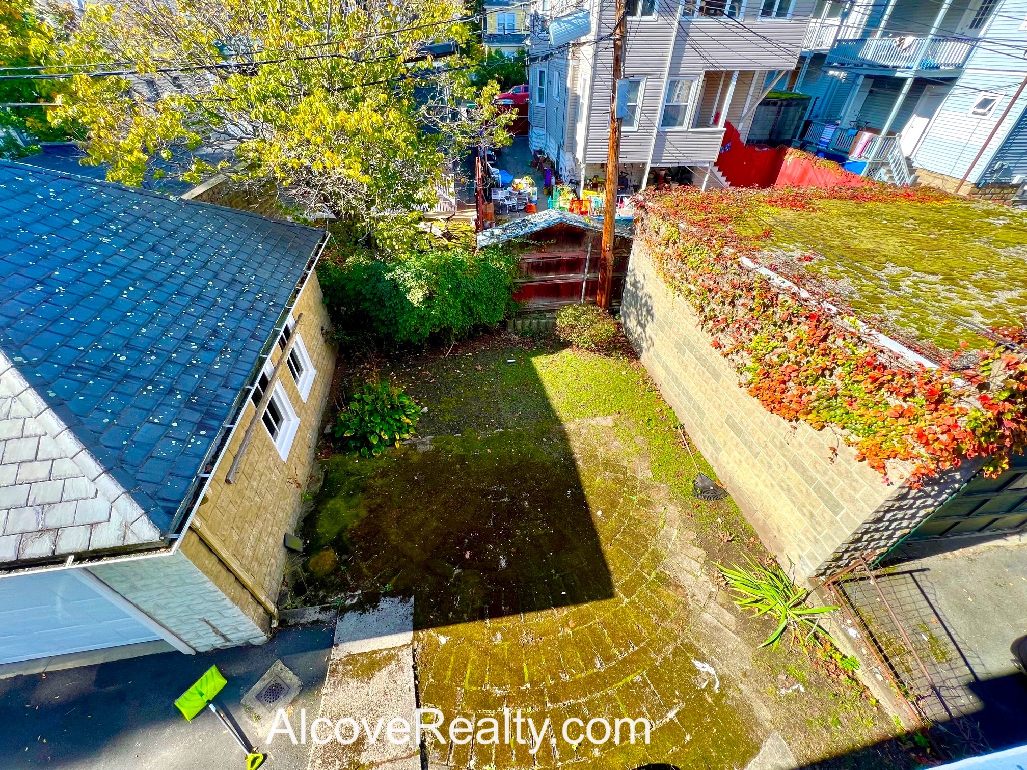 34 Leonard St, Davis Square