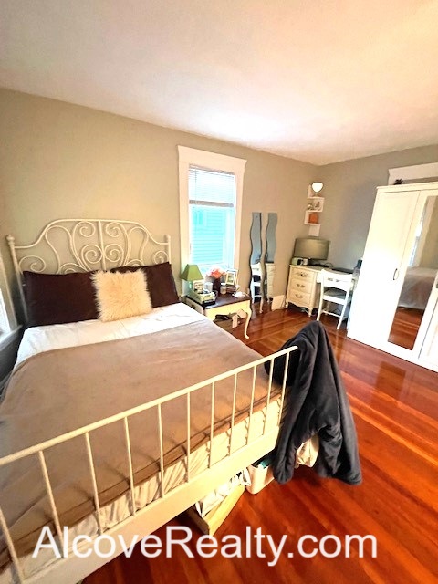 66 Simpson Ave, Tufts