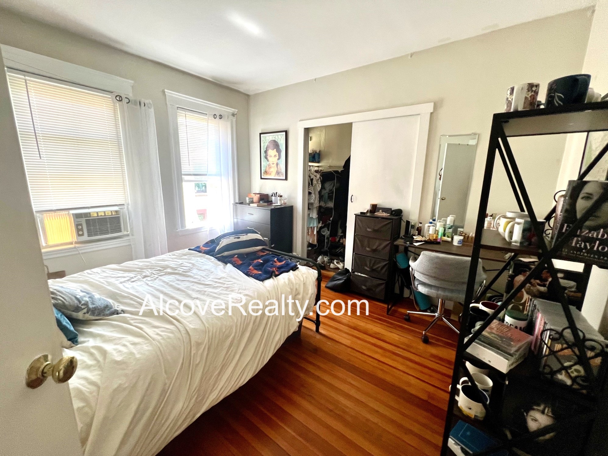 24 Burnham St, Tufts