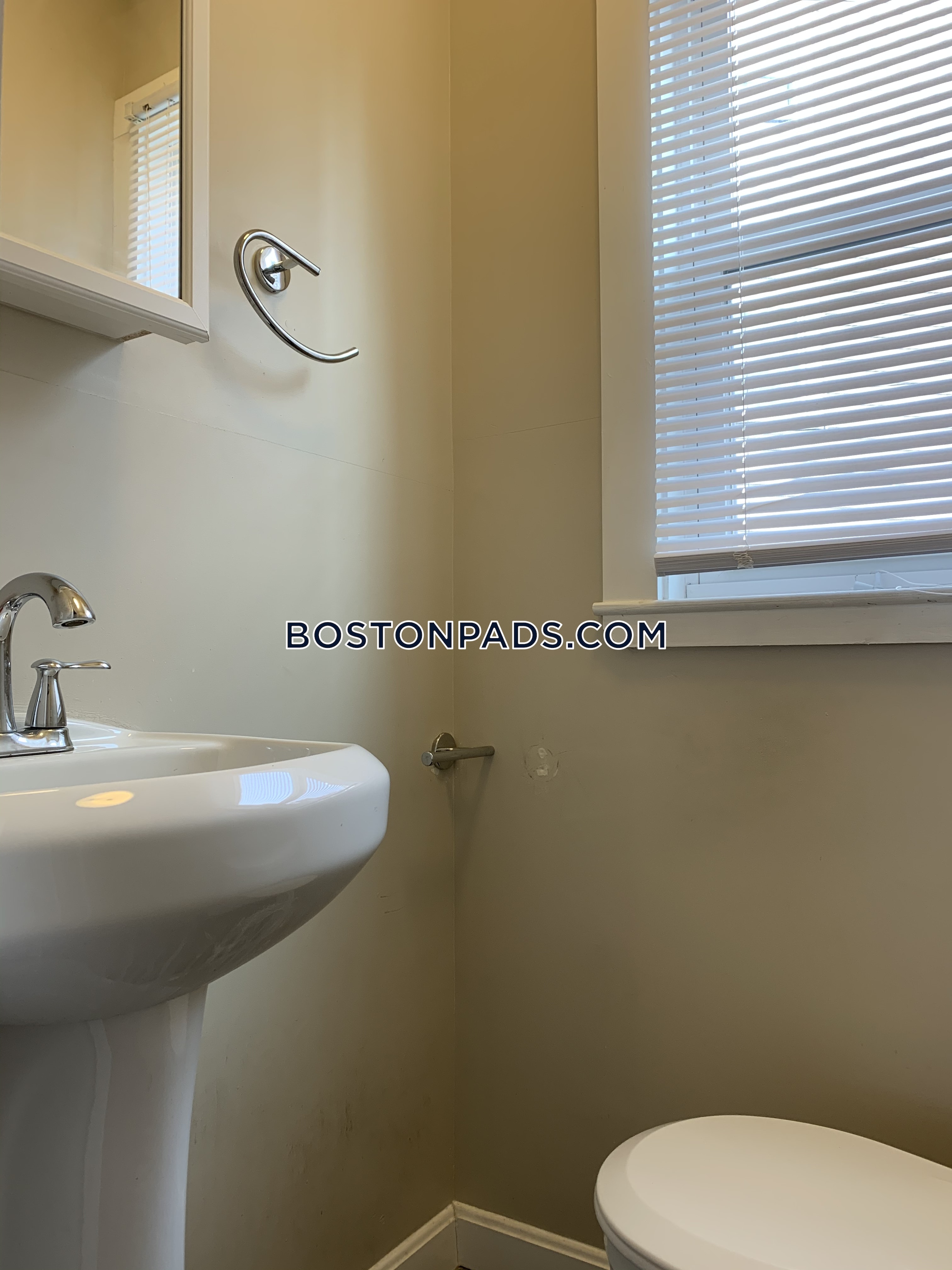 515 Medford St, Winter Hill