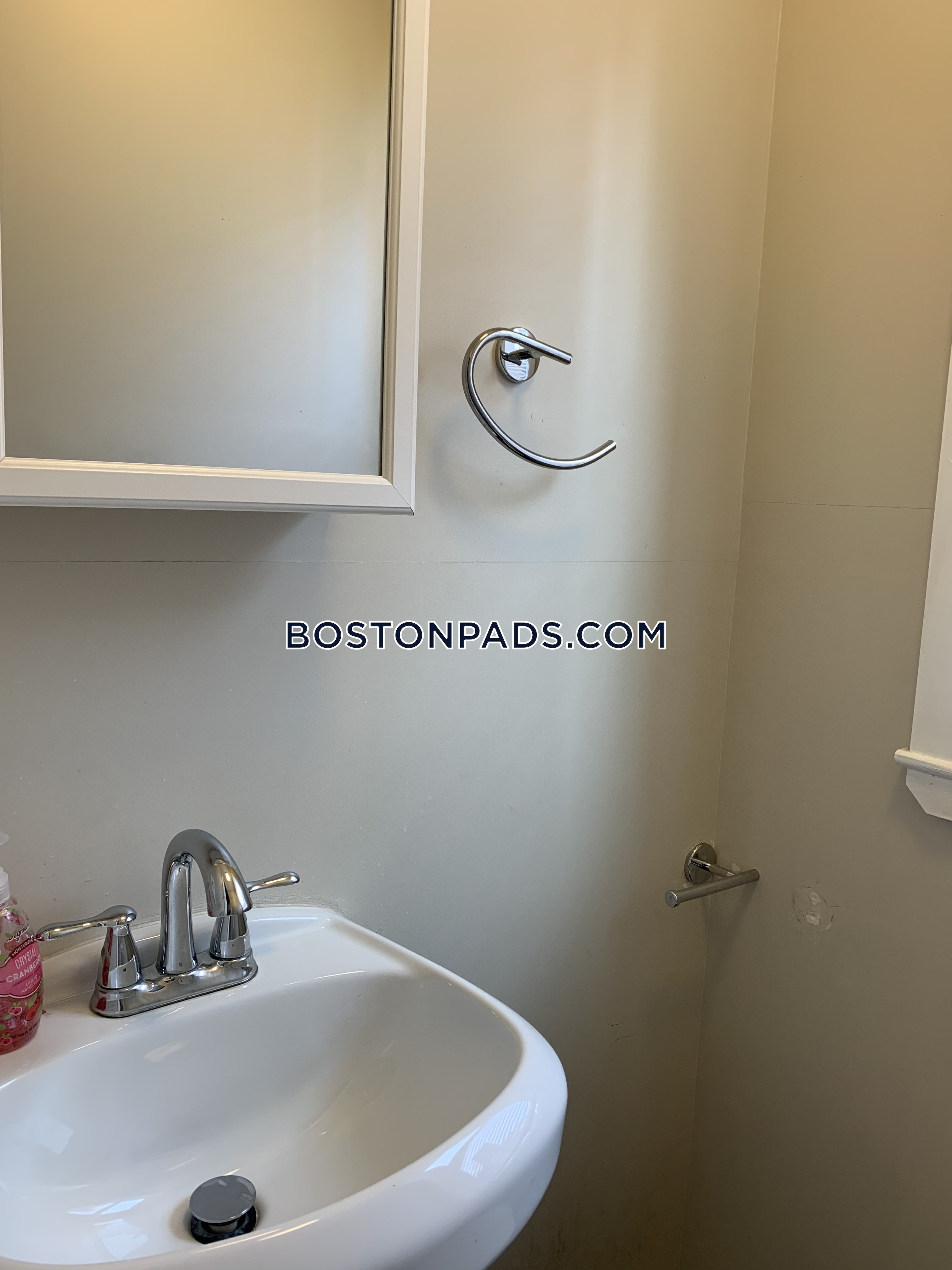 515 Medford St, Winter Hill