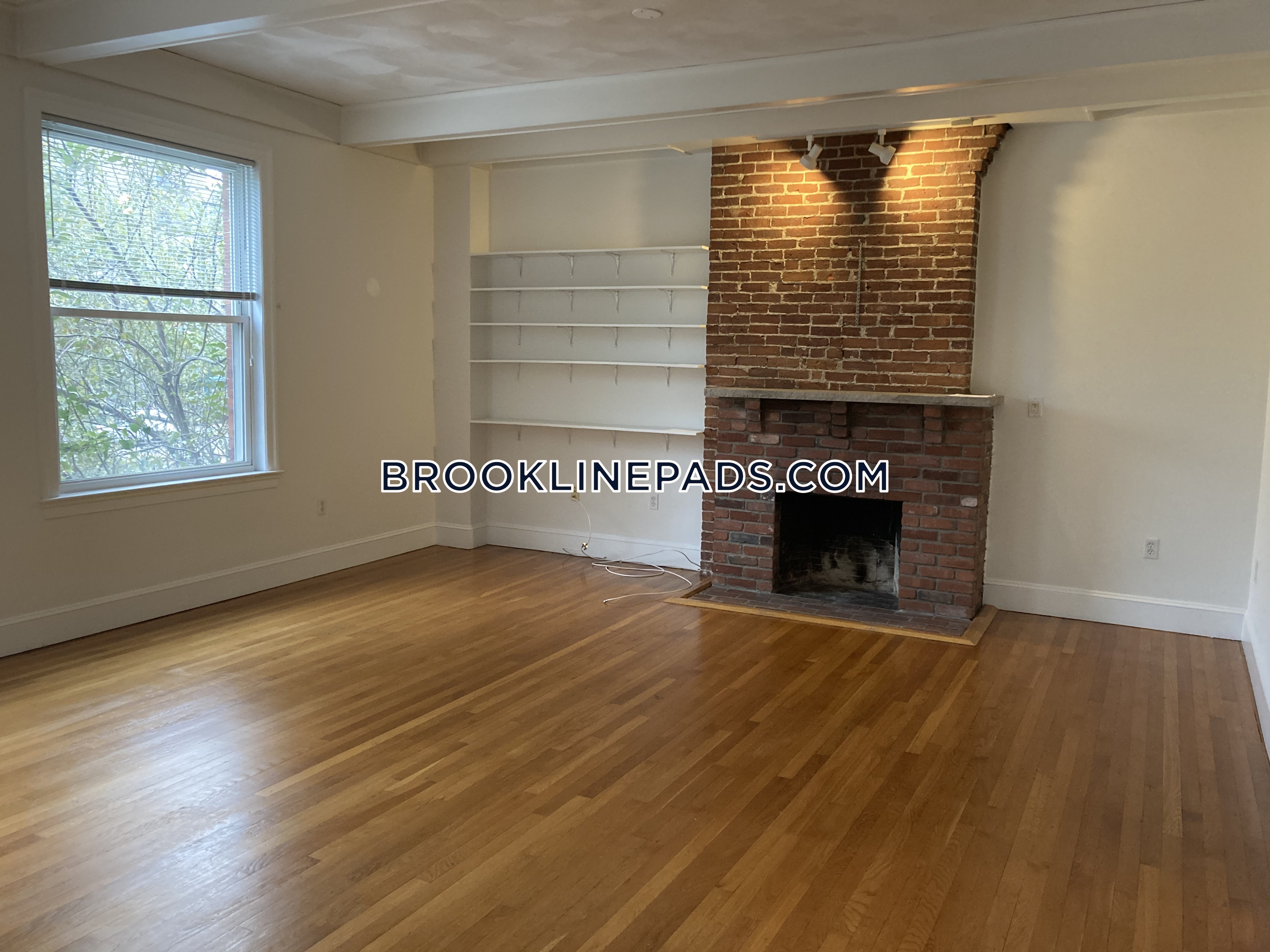 1714.1 Beacon St, Washington Square