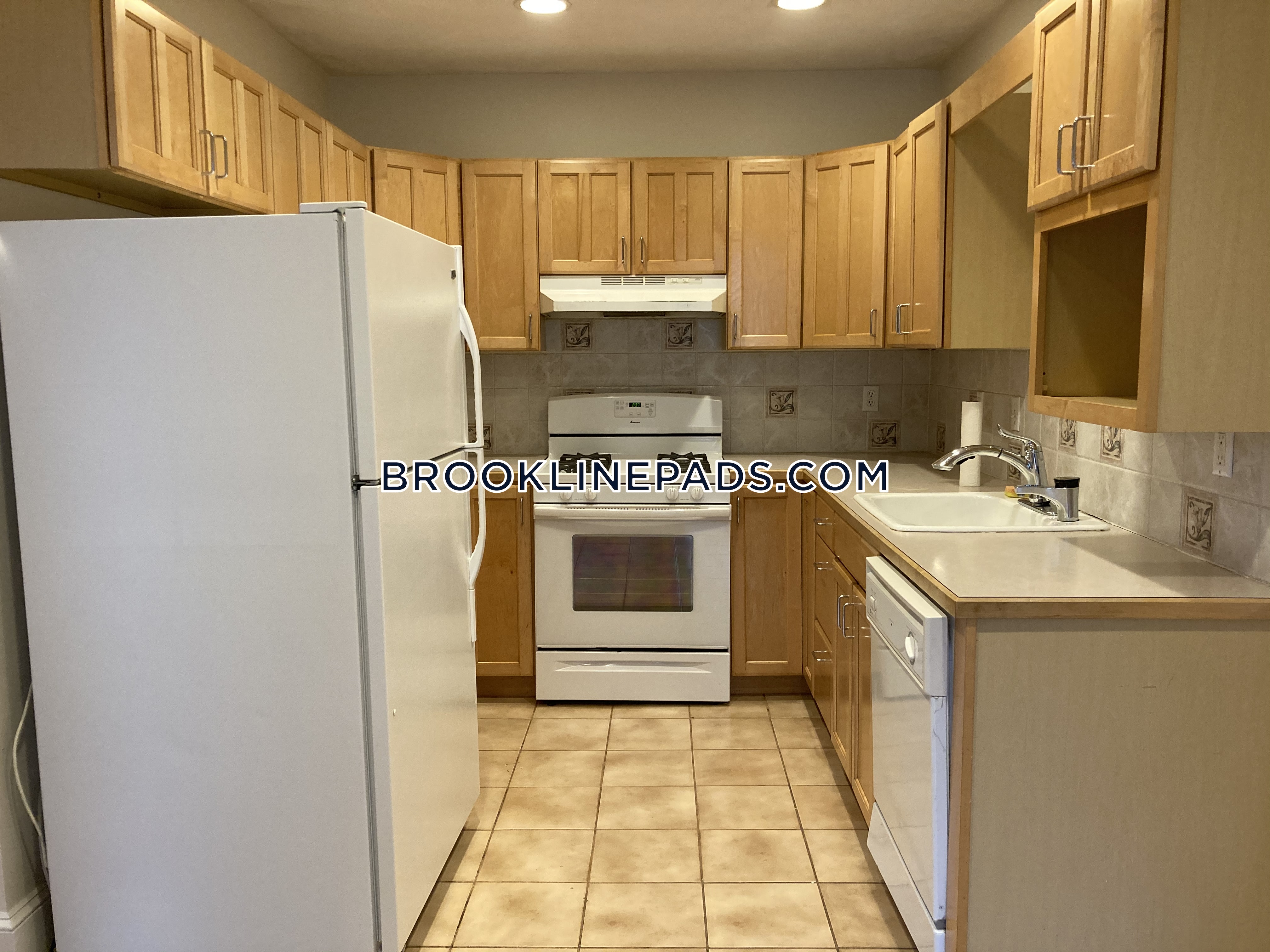 1714.1 Beacon St, Washington Square