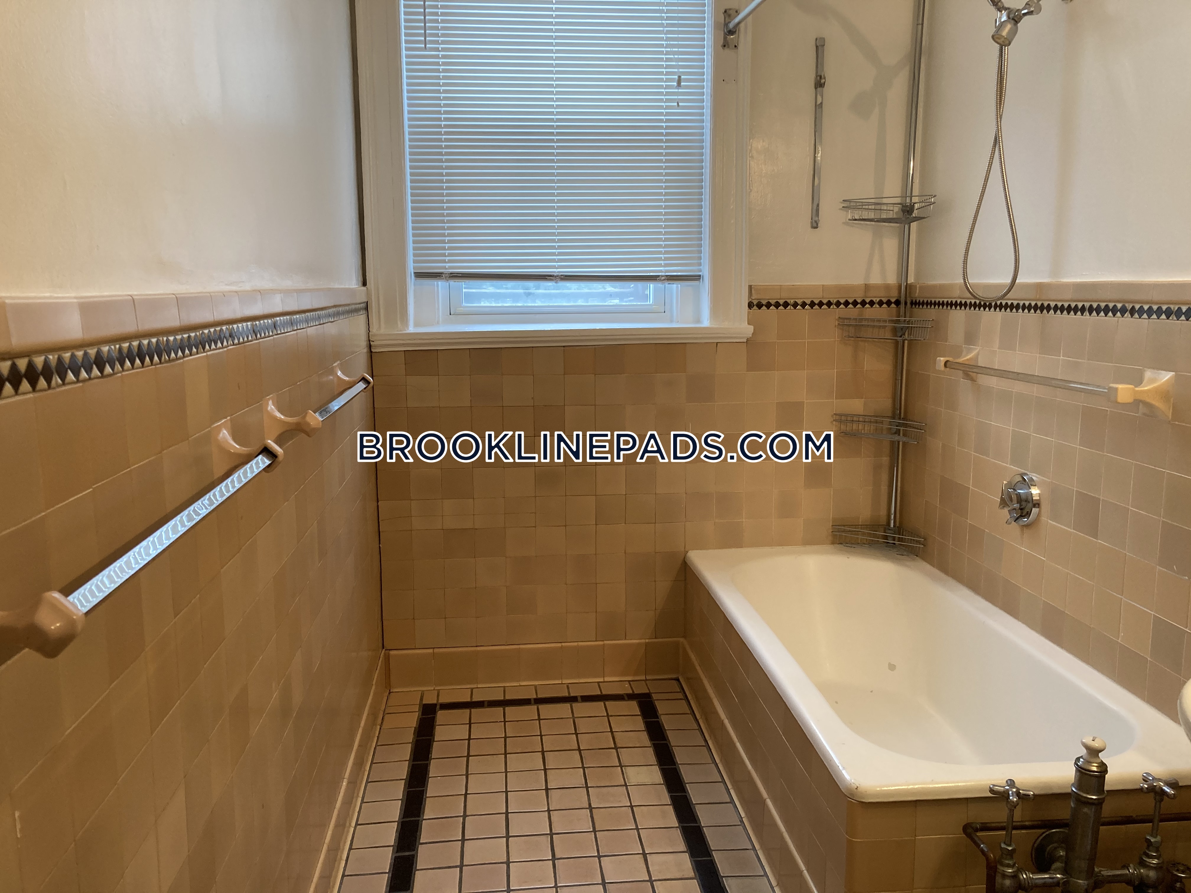 1714.1 Beacon St, Washington Square