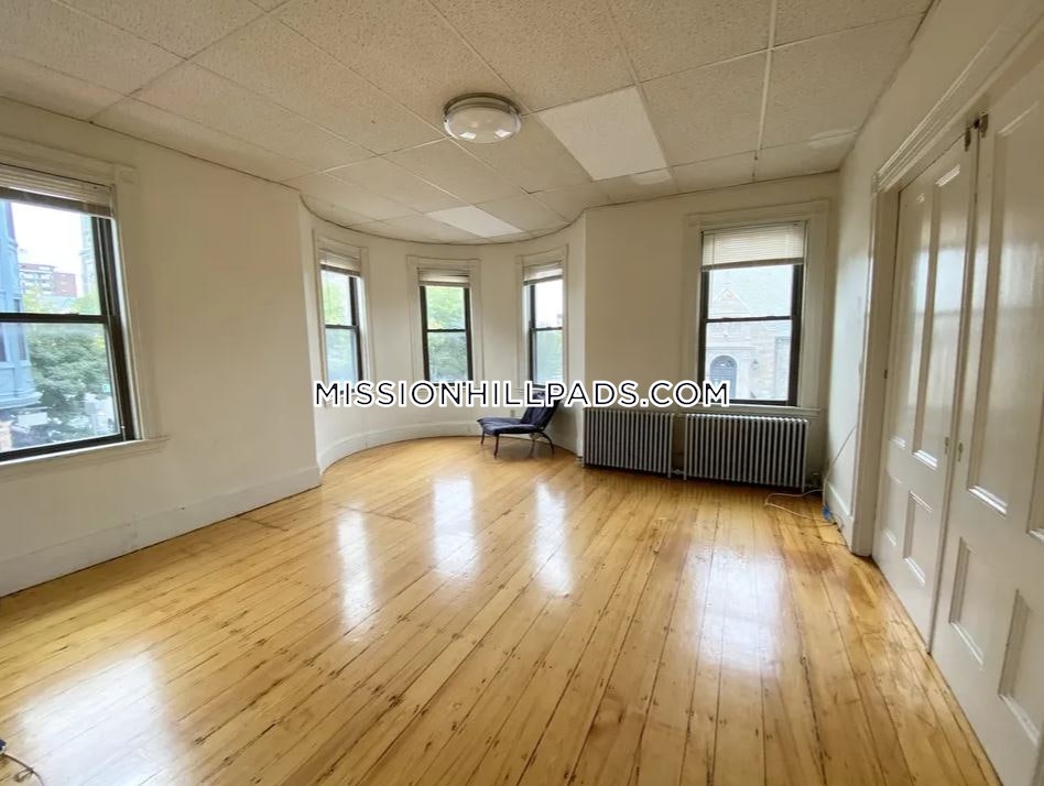 1500 Tremont St, Mission Hill