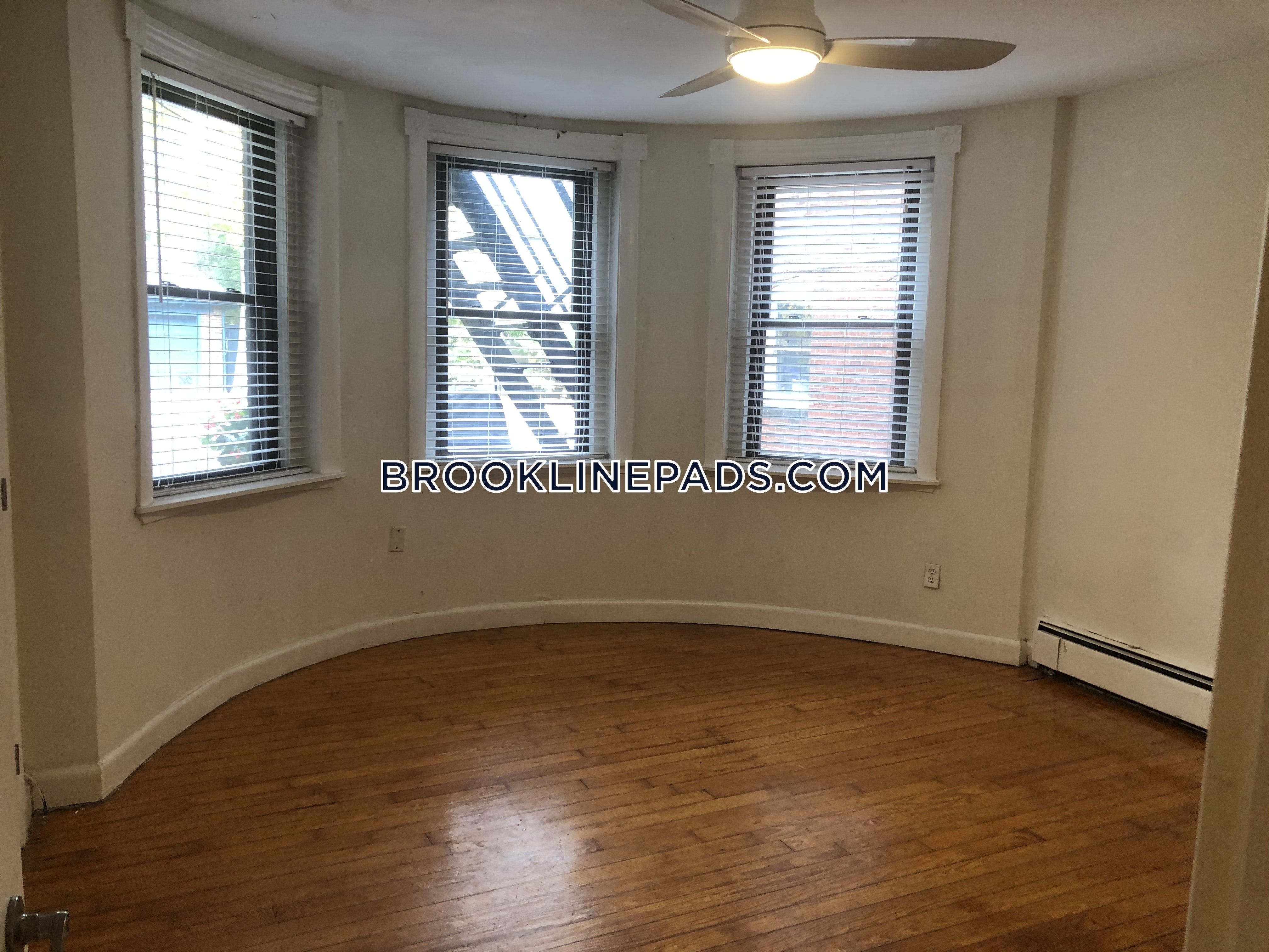 1728 Beacon St, Washington Square