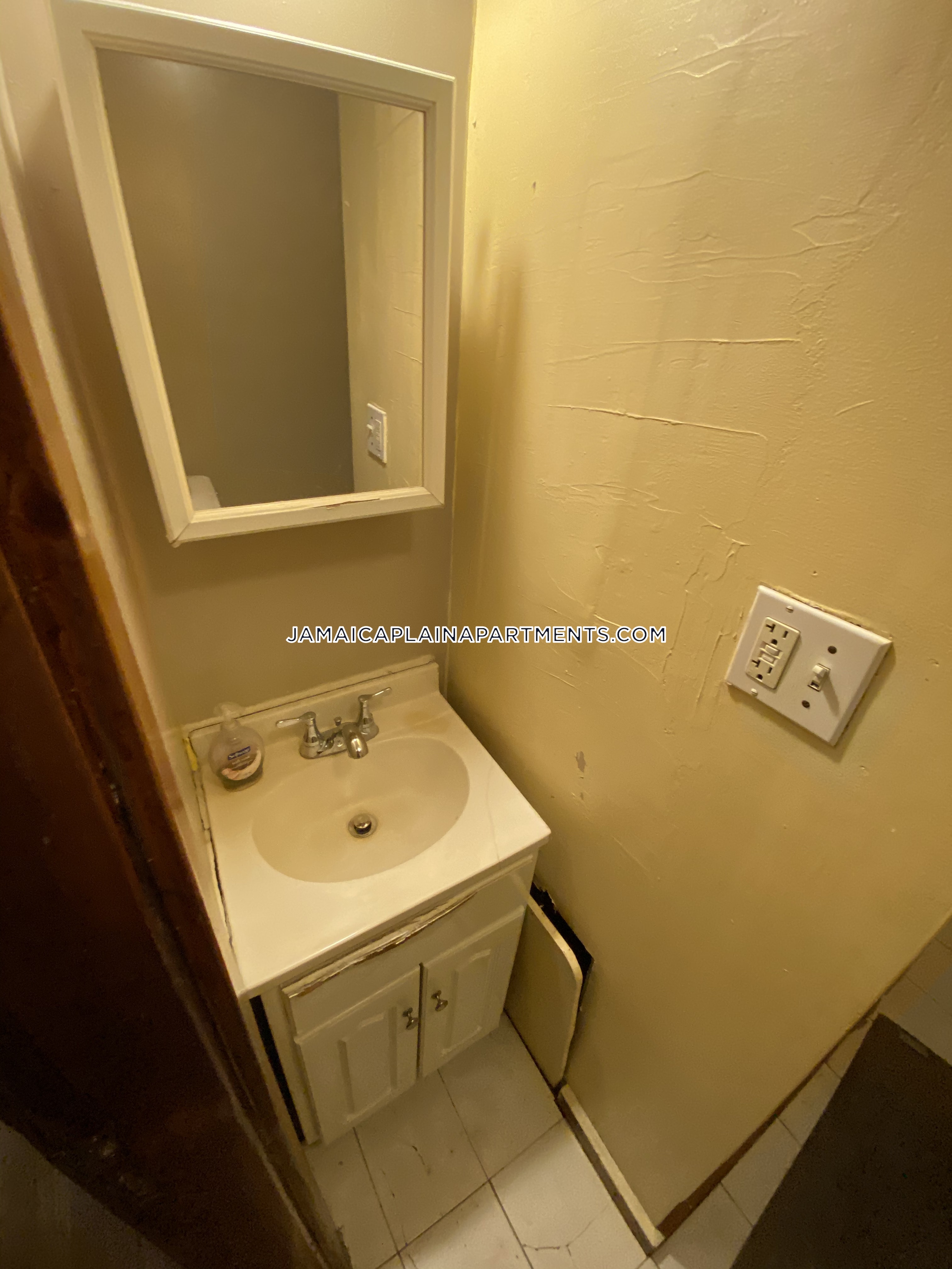 47 Creighton, Jamaica Plain