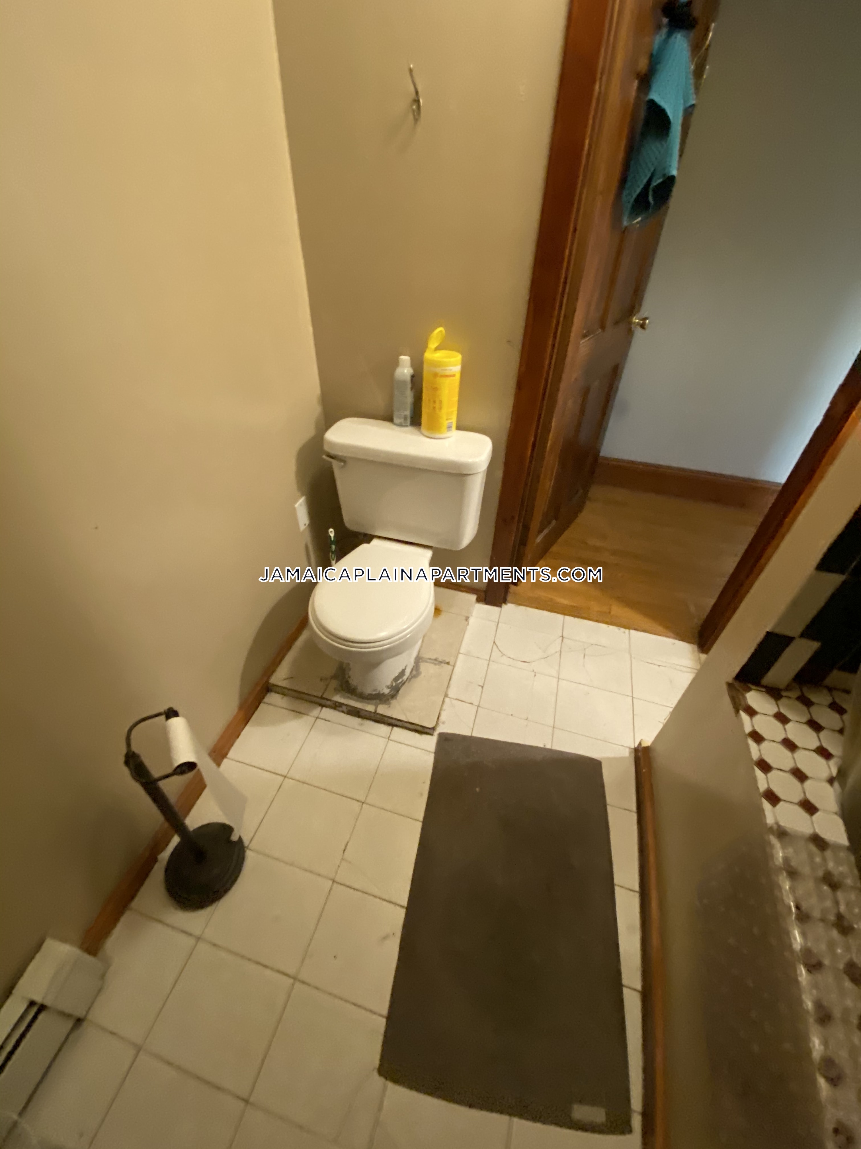 47 Creighton, Jamaica Plain