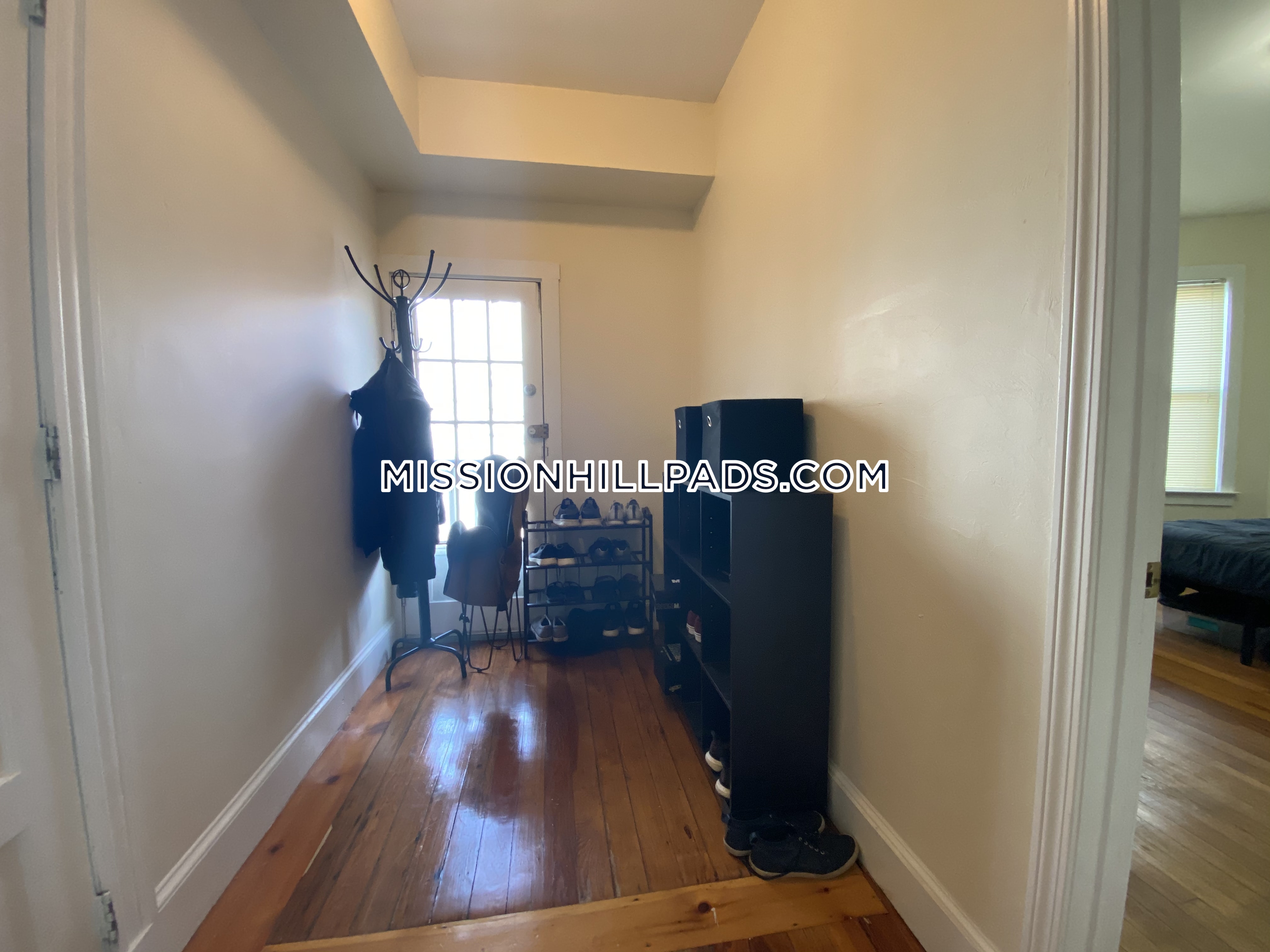 18 Lawn St, Mission Hill