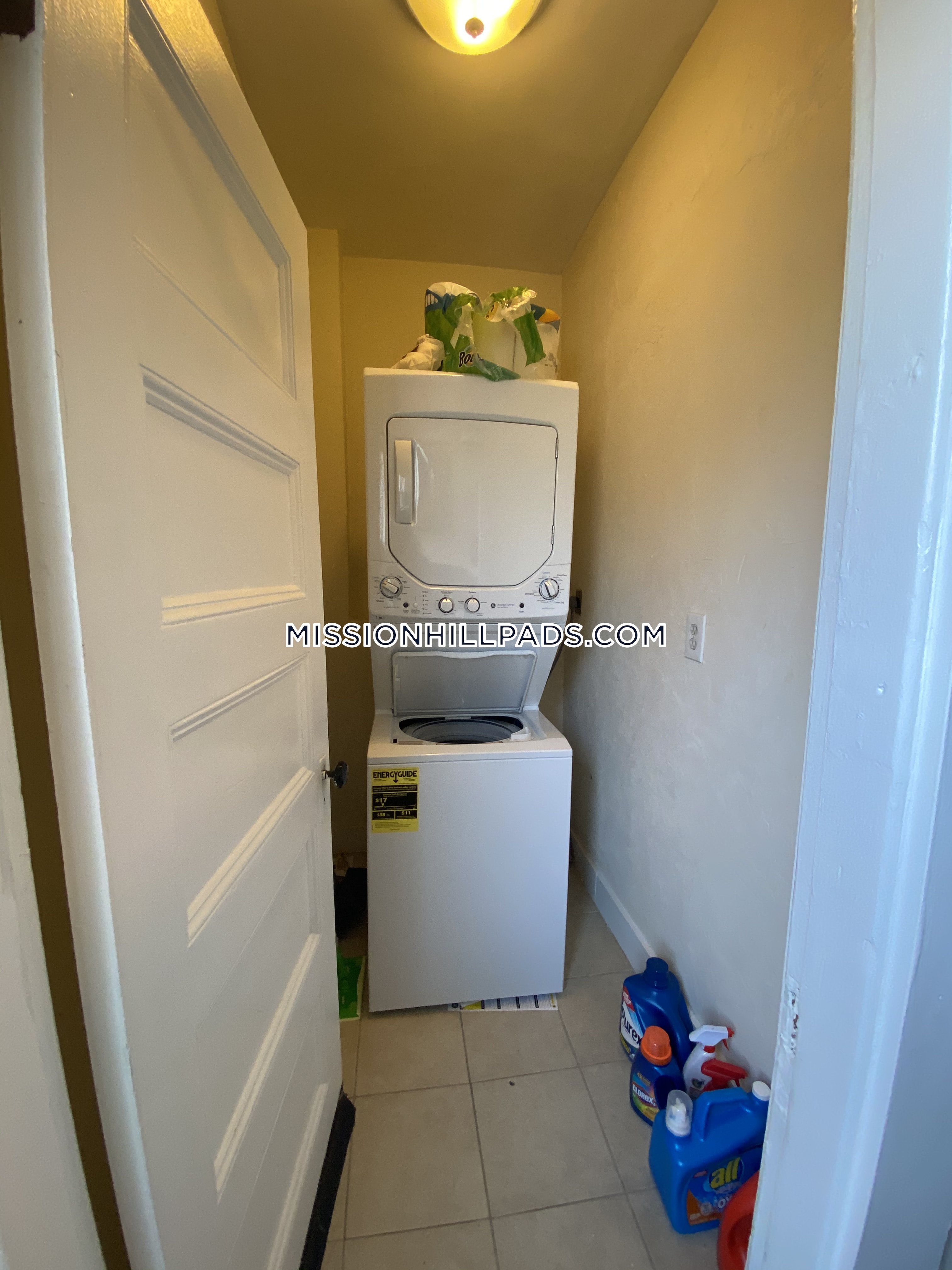 18 Lawn St, Mission Hill