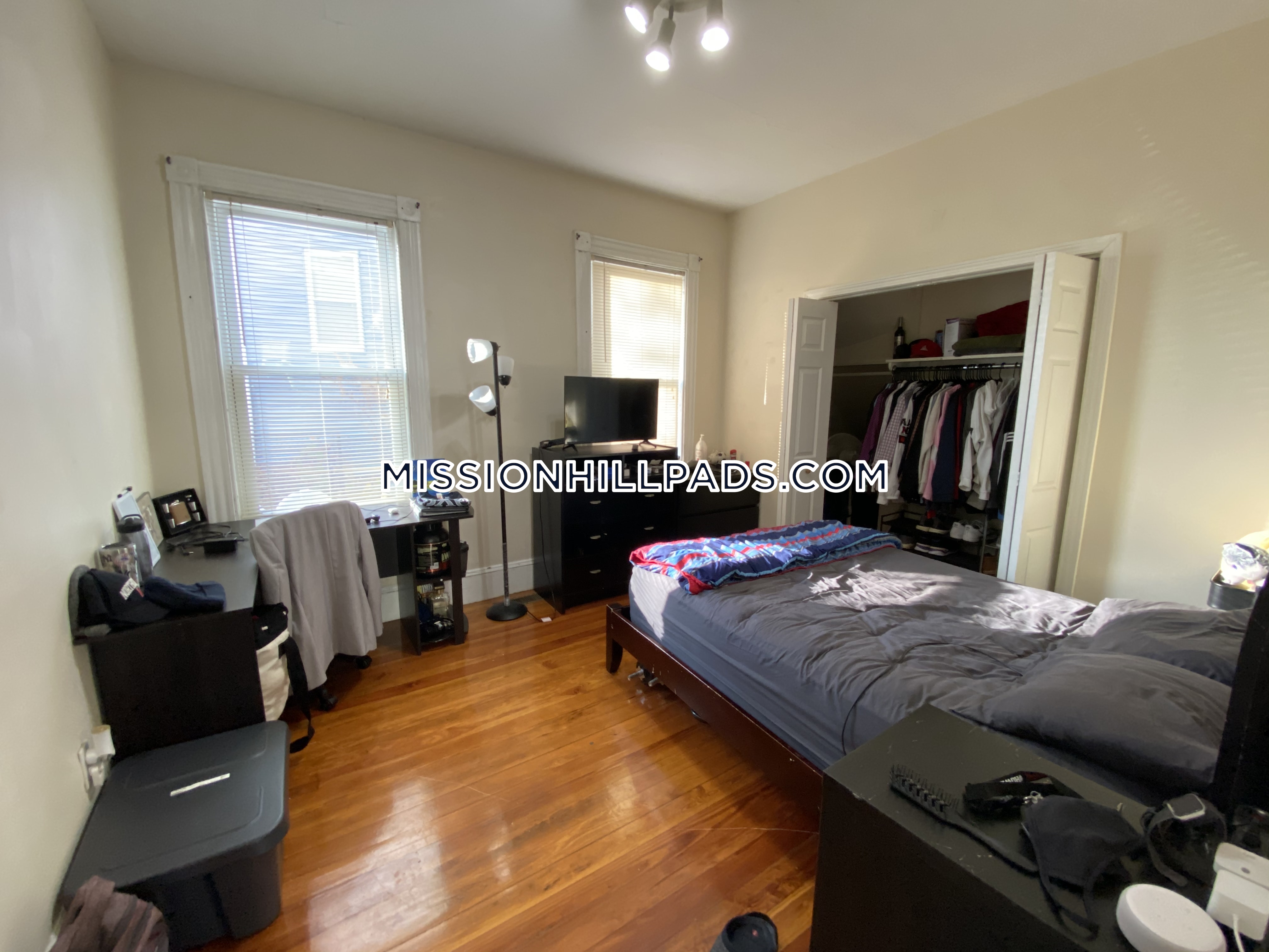 18 Lawn St, Mission Hill