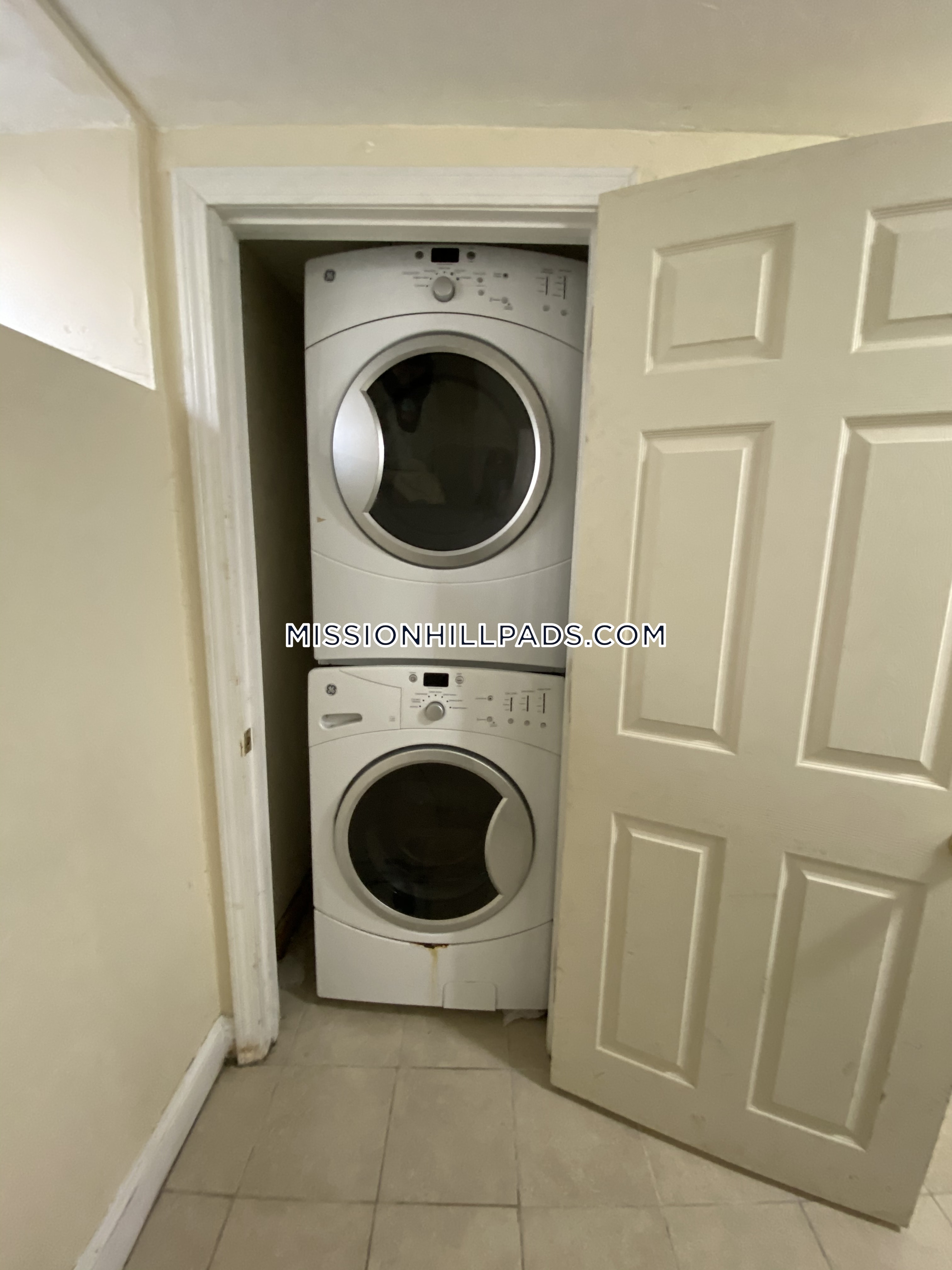 18 Lawn St, Mission Hill