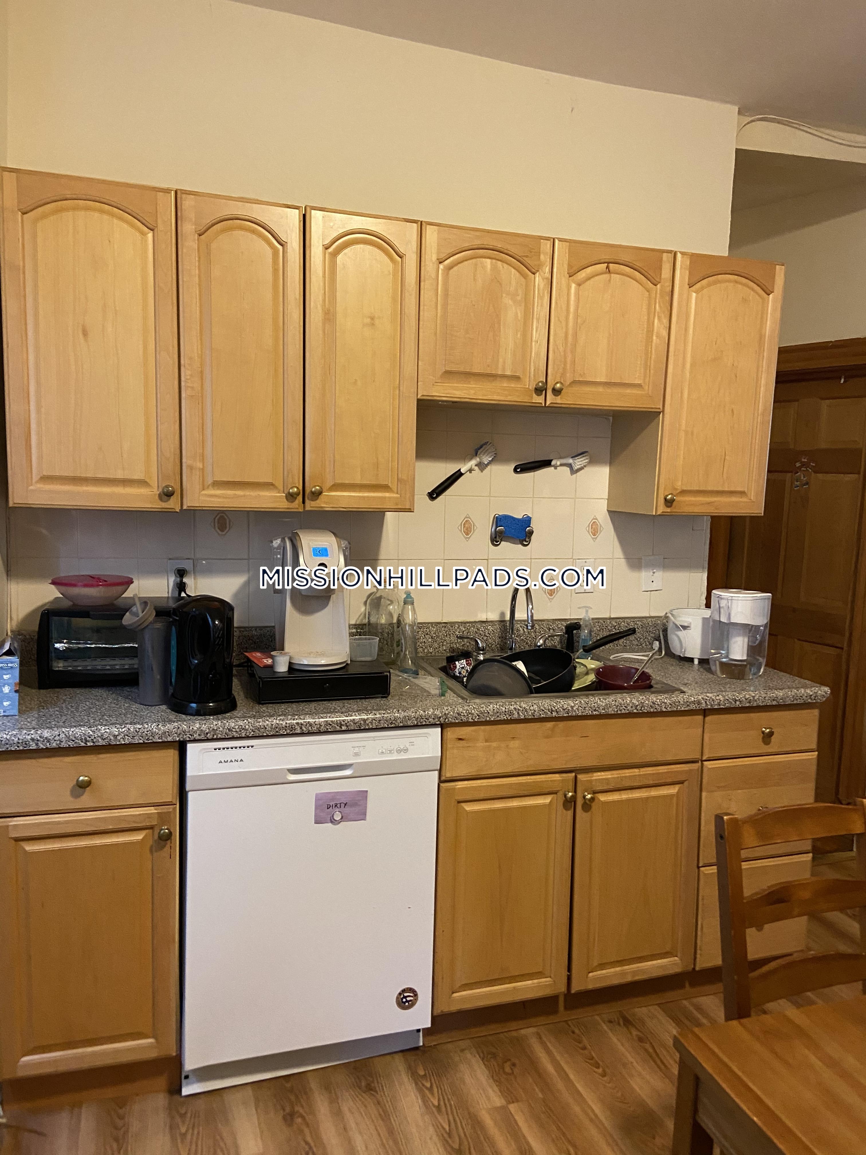 34 Cherokee St, Mission Hill