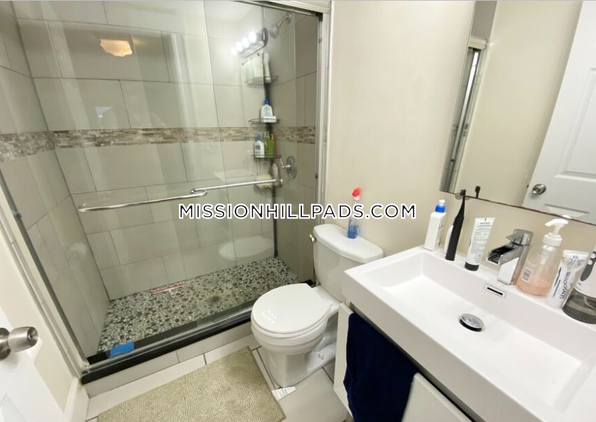 15 Sunset St, Mission Hill