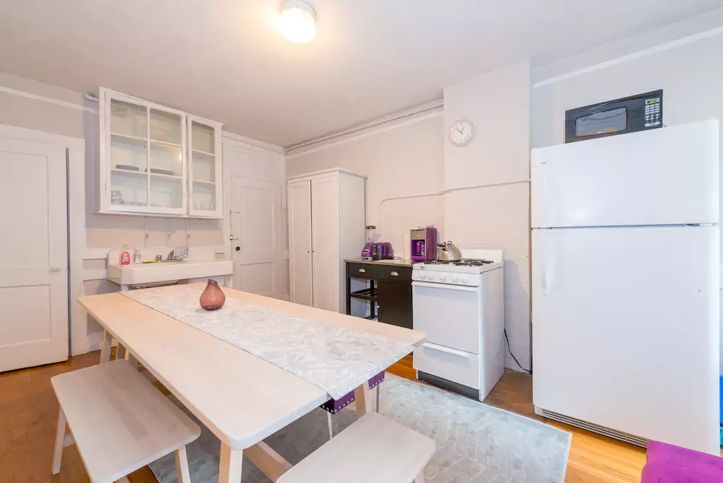 163 Endicott St, North End