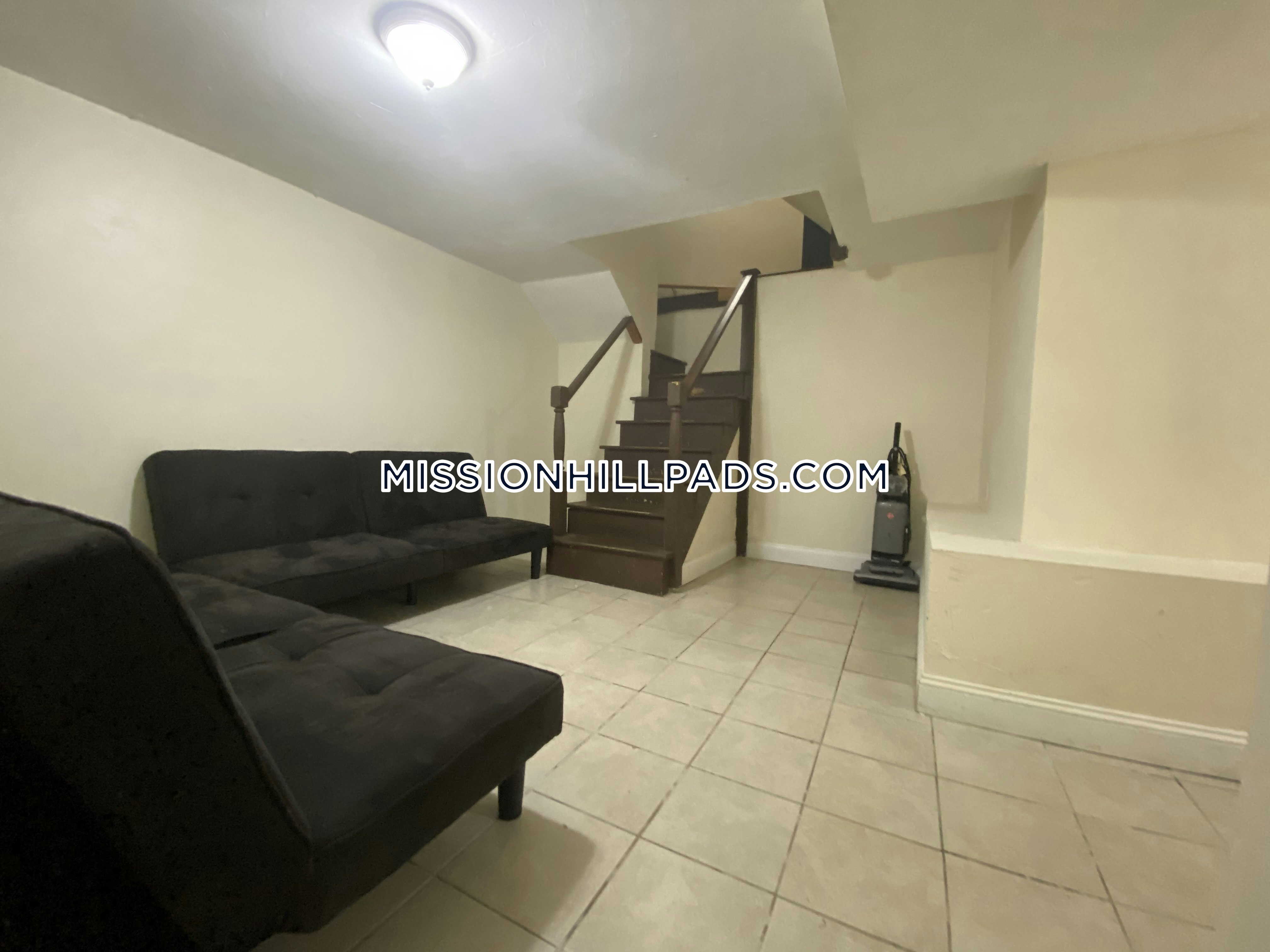 18 Lawn St, Mission Hill