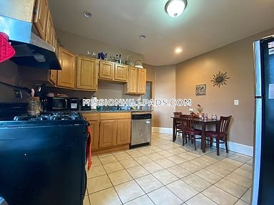 22 Fisher Ave, Mission Hill