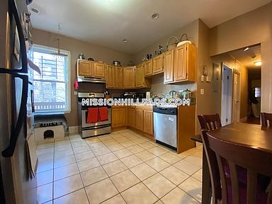 22 Fisher Ave, Mission Hill