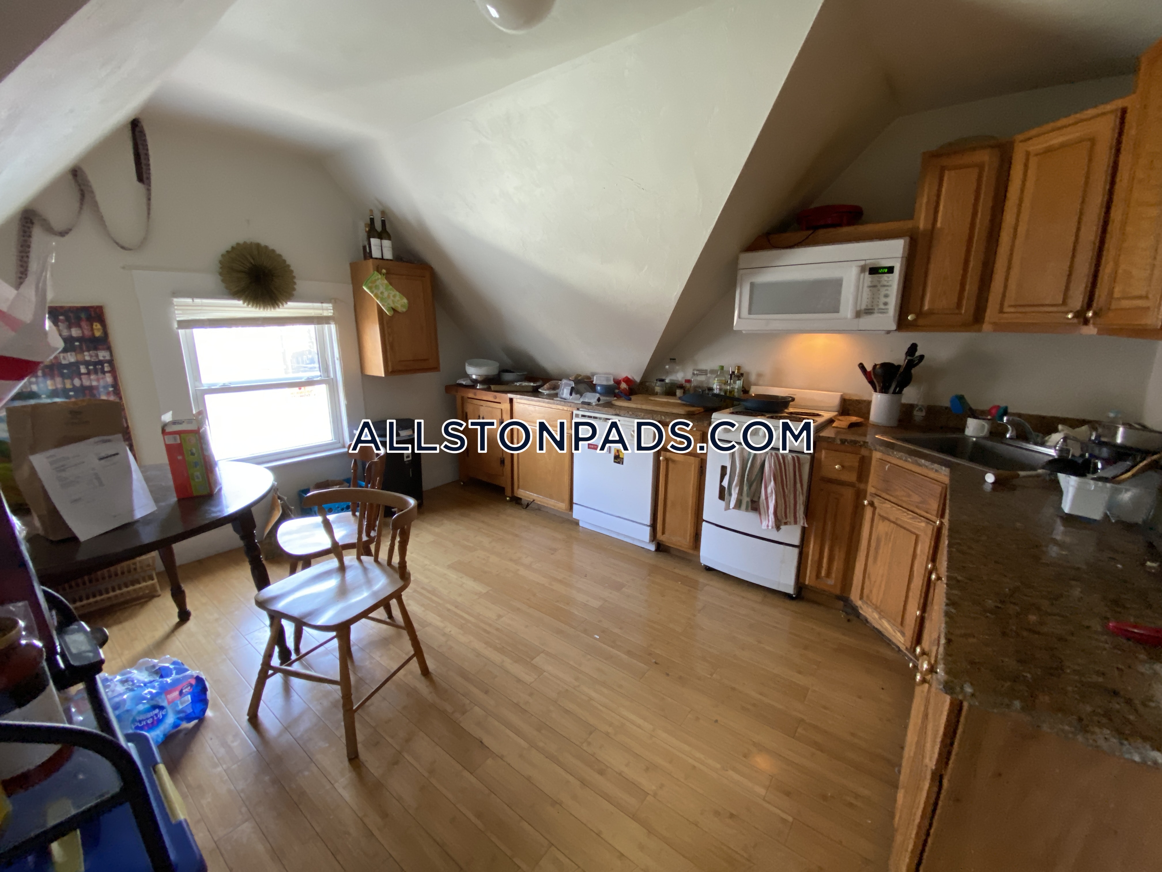 18 Greylock Rd, Allston