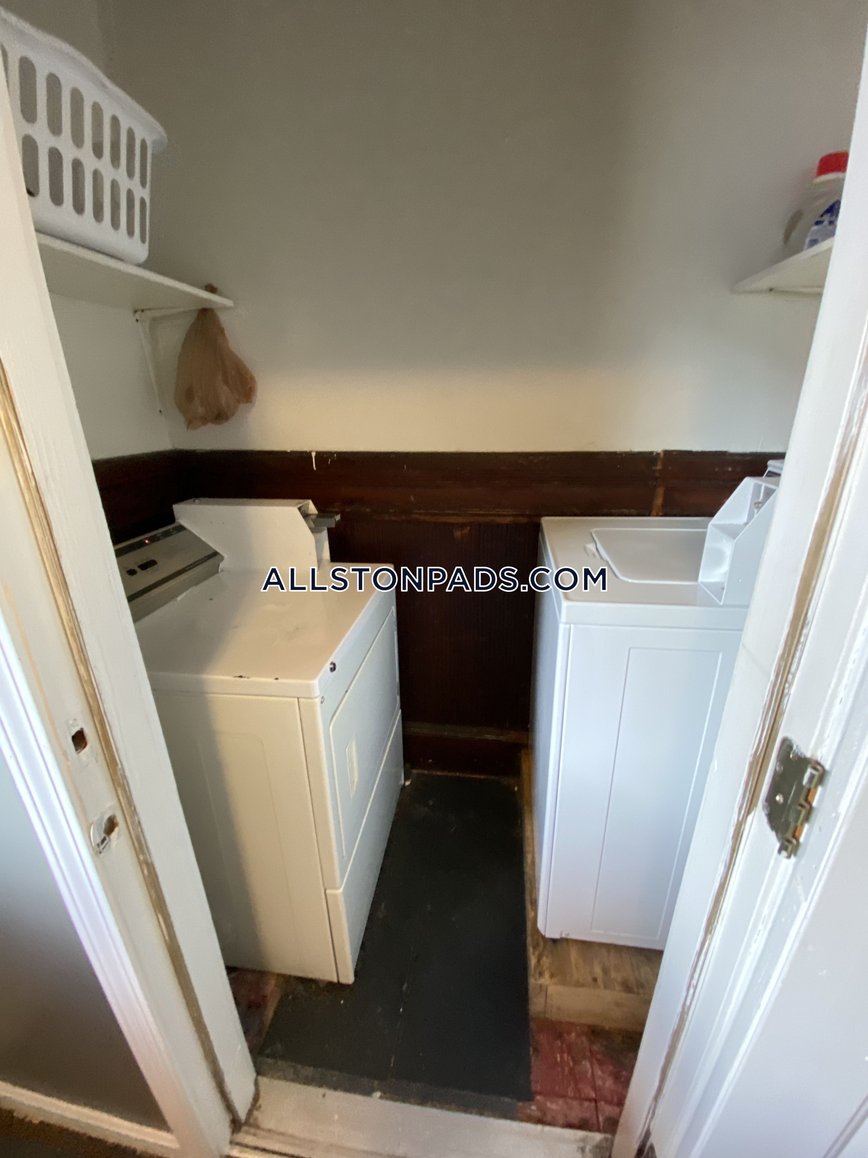 18 Greylock Rd, Allston