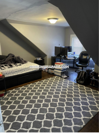 42 Hillside St, Mission Hill